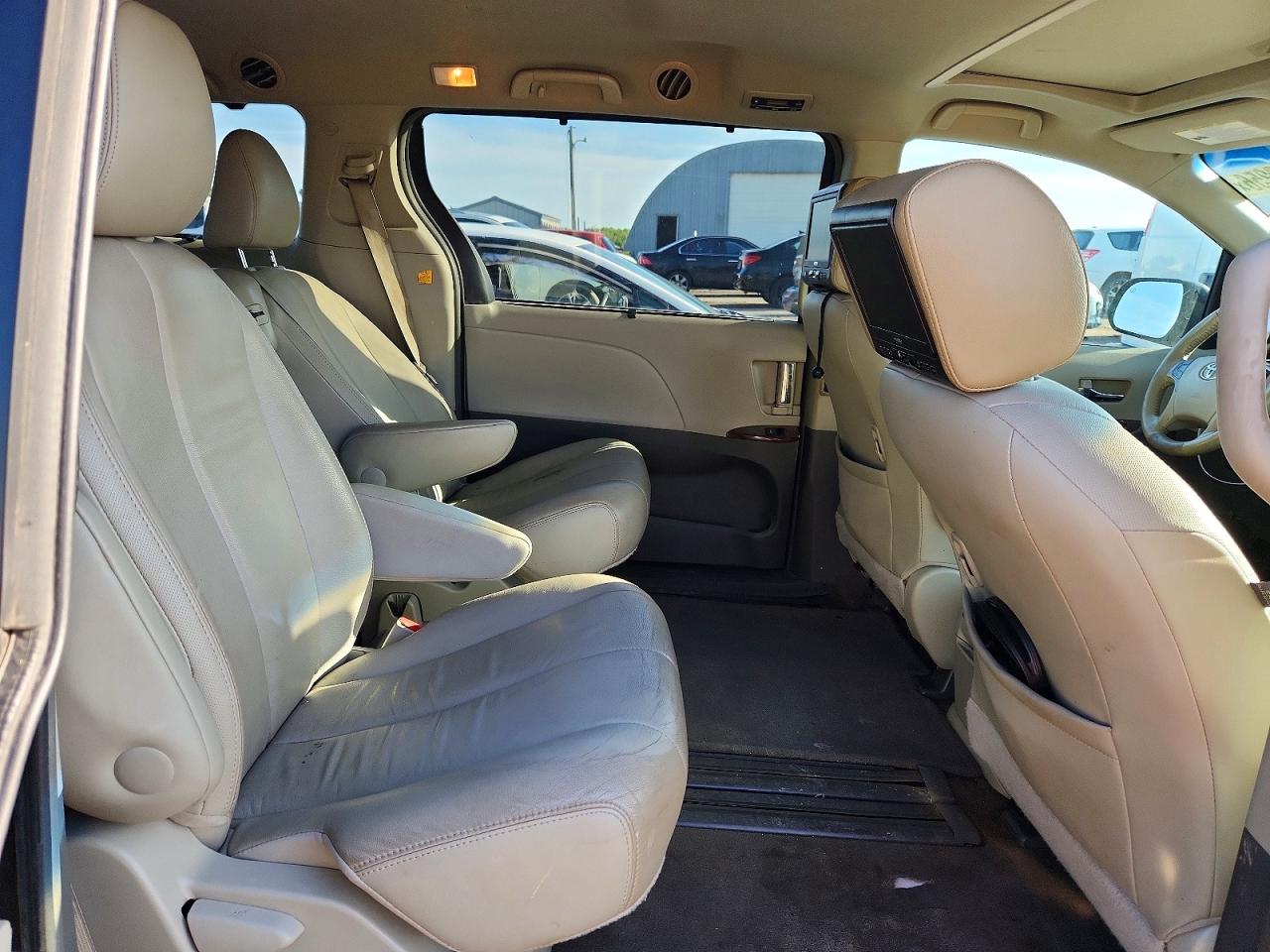 2013 Toyota Sienna Xle 8-passenger Black vin: 5TDYK3DC9DS366030