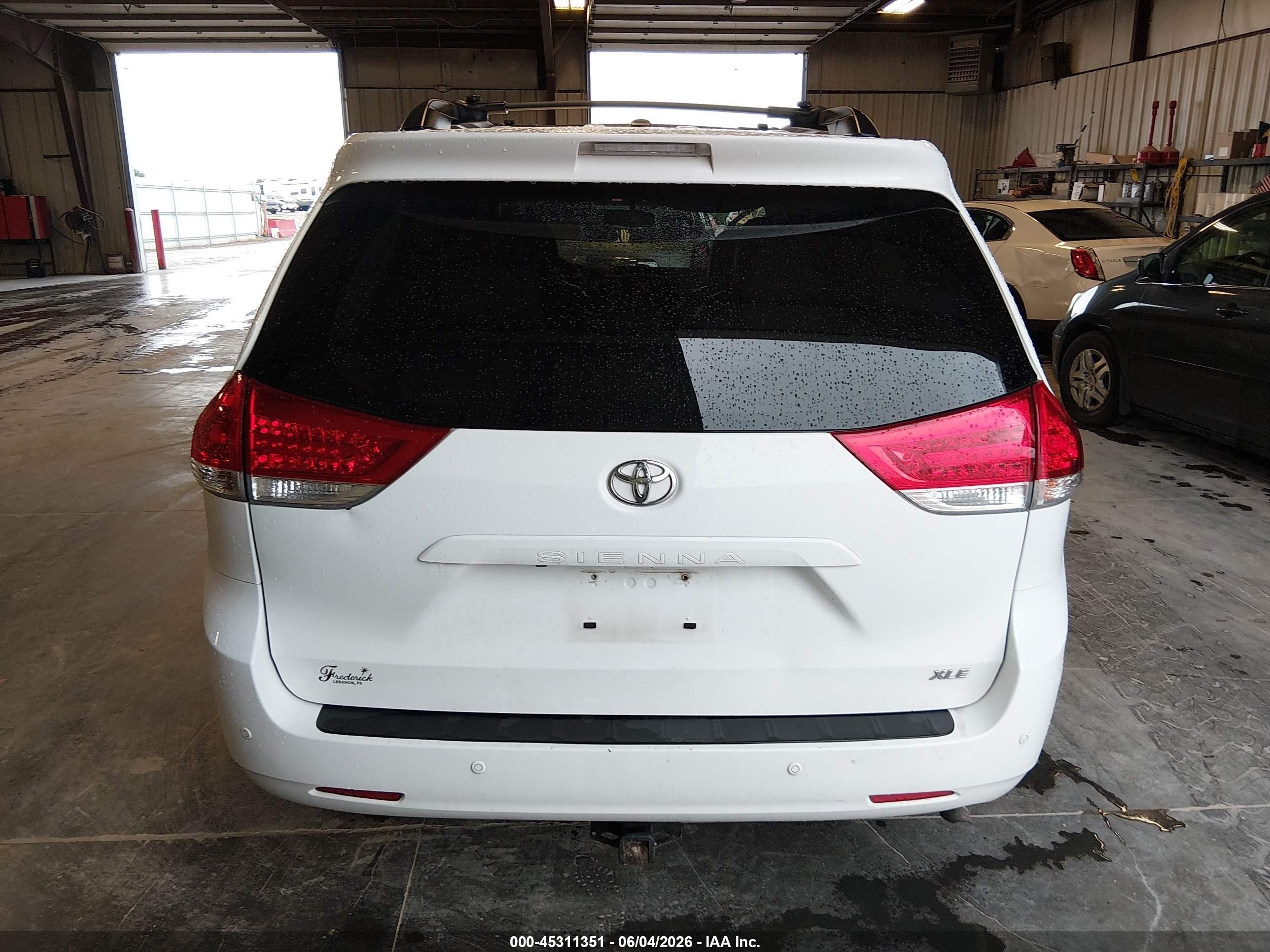 2013 Toyota Sienna Xle V6 8 Passenger White vin: 5TDYK3DC9DS376881