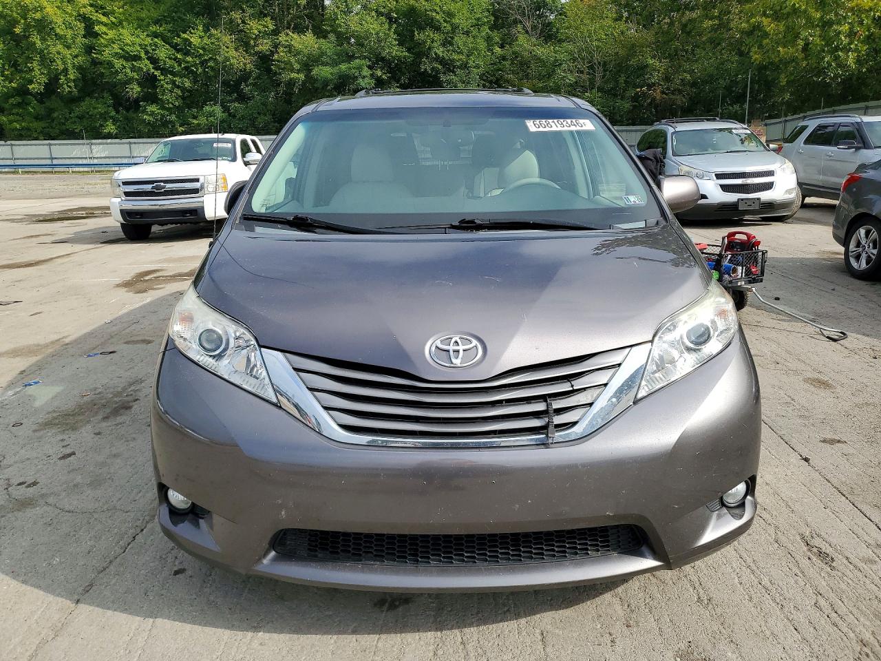 2013 Toyota Sienna Xle 8-passenger Gray vin: 5TDYK3DC9DS379537