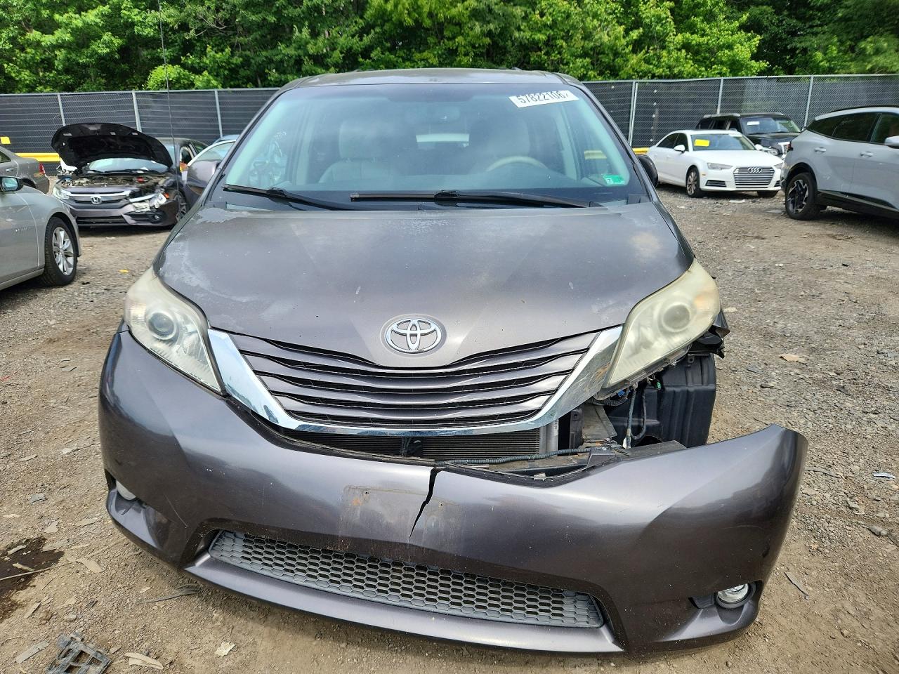 2013 Toyota Sienna Xle 8-passenger Gray vin: 5TDYK3DC9DS382745