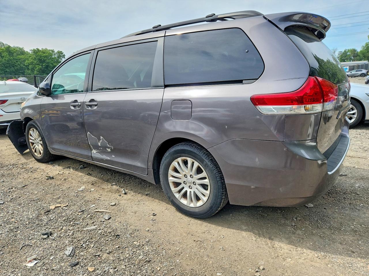 2013 Toyota Sienna Xle 8-passenger Gray vin: 5TDYK3DC9DS382745
