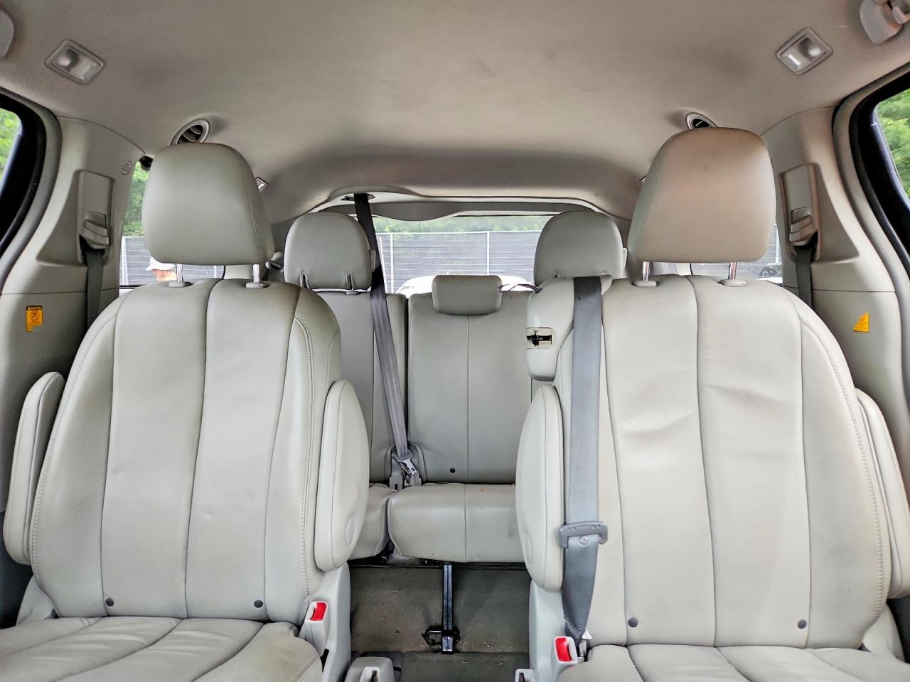 2013 Toyota Sienna Xle 8-passenger Gray vin: 5TDYK3DC9DS382745