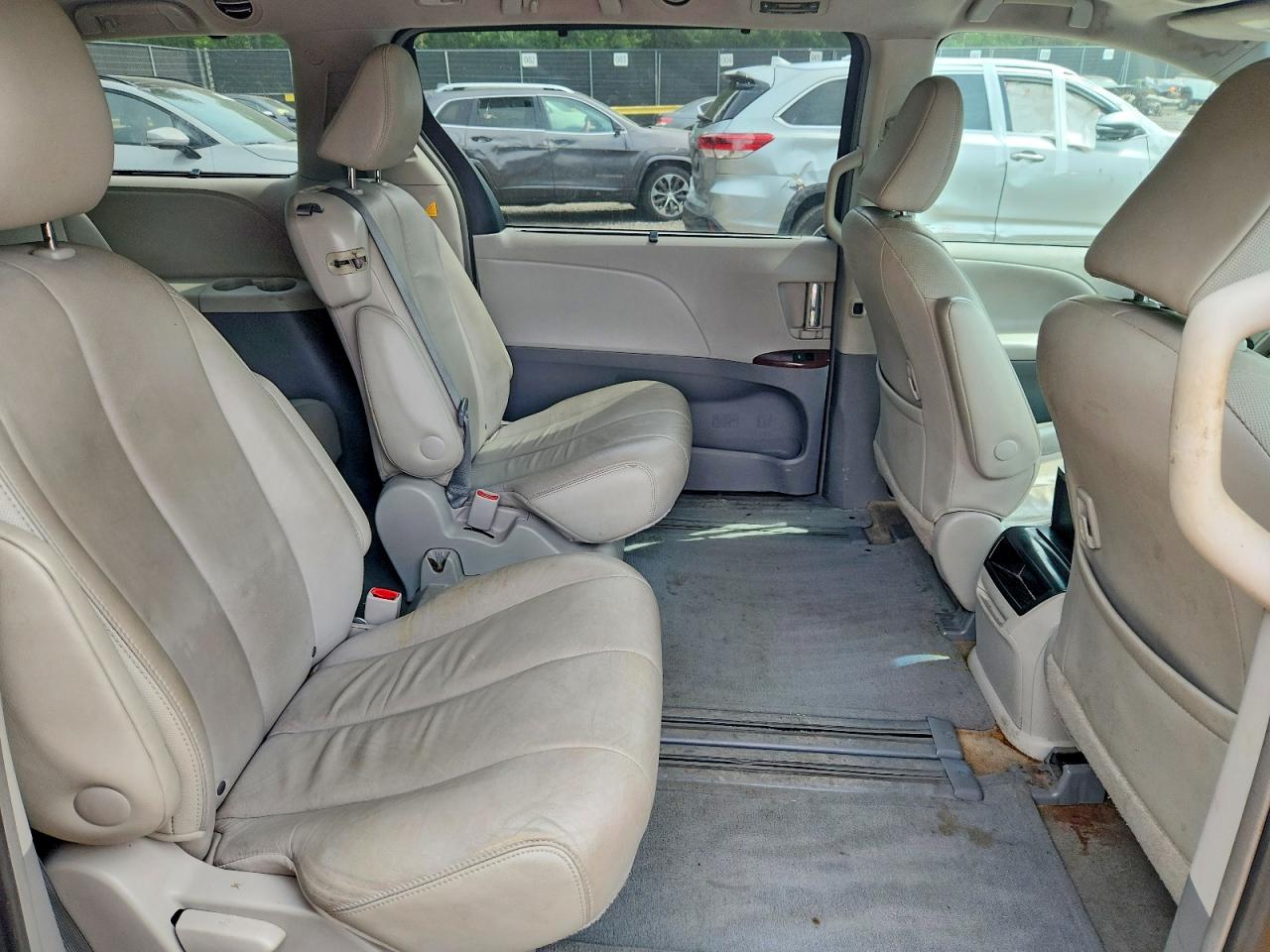 2013 Toyota Sienna Xle 8-passenger Gray vin: 5TDYK3DC9DS382745