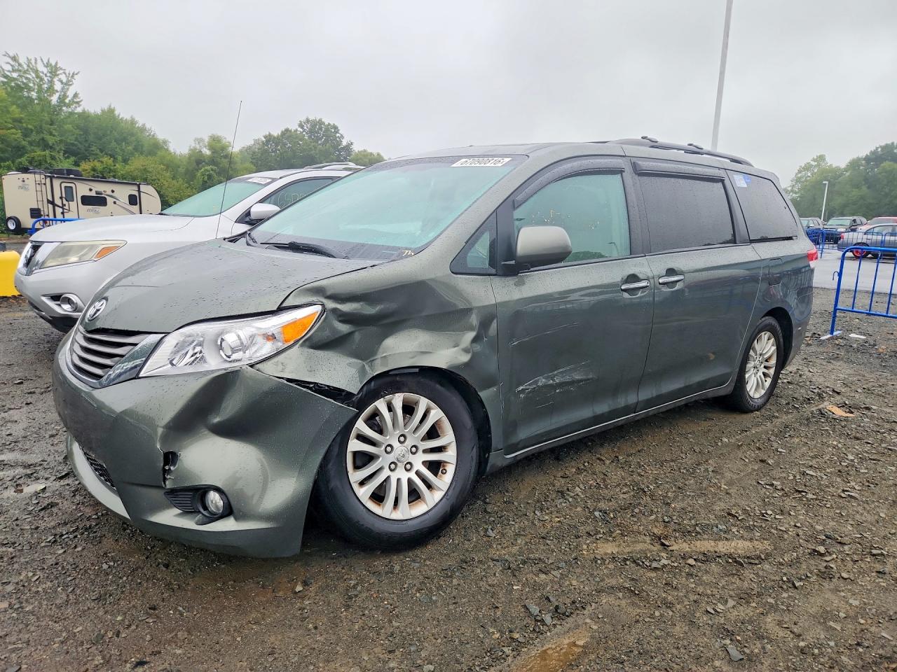 2013 Toyota Sienna Xle 8-passenger Gray vin: 5TDYK3DC9DS386259