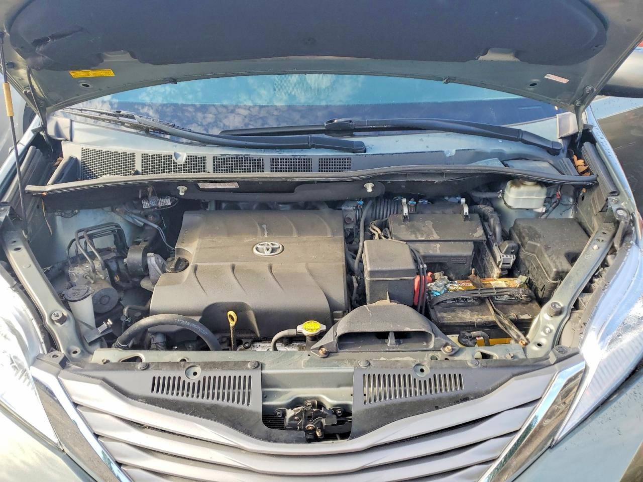 2013 Toyota Sienna Xle 8-passenger Gray vin: 5TDYK3DC9DS386259