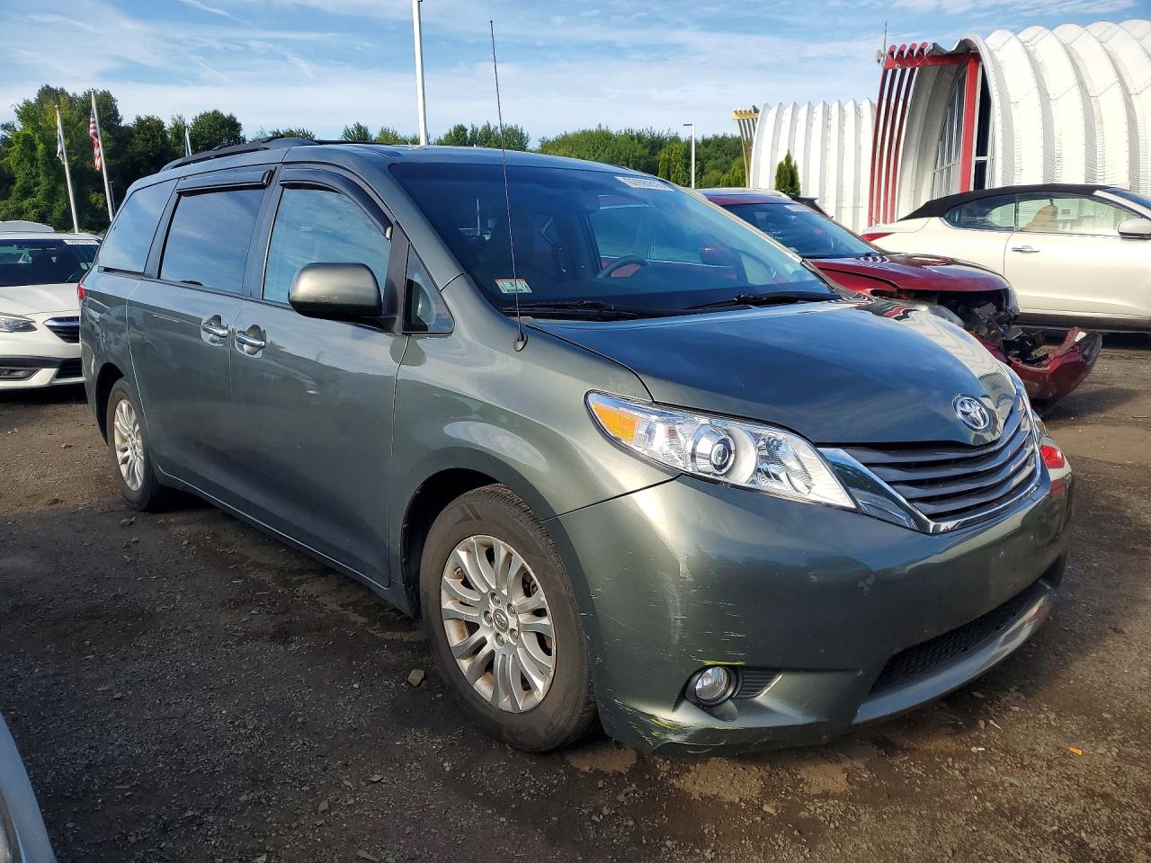 2013 Toyota Sienna Xle 8-passenger Gray vin: 5TDYK3DC9DS386259