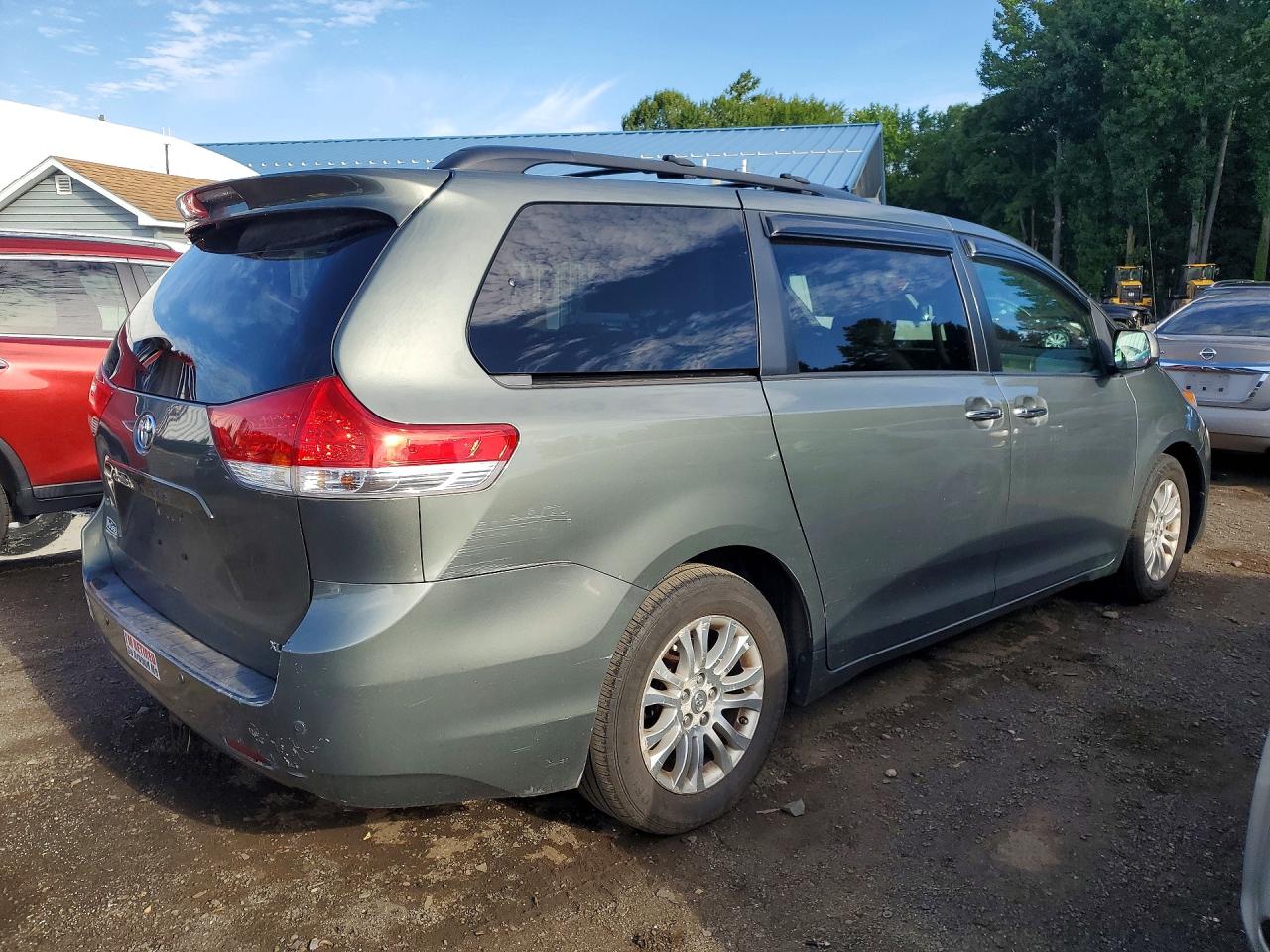 2013 Toyota Sienna Xle 8-passenger Gray vin: 5TDYK3DC9DS386259