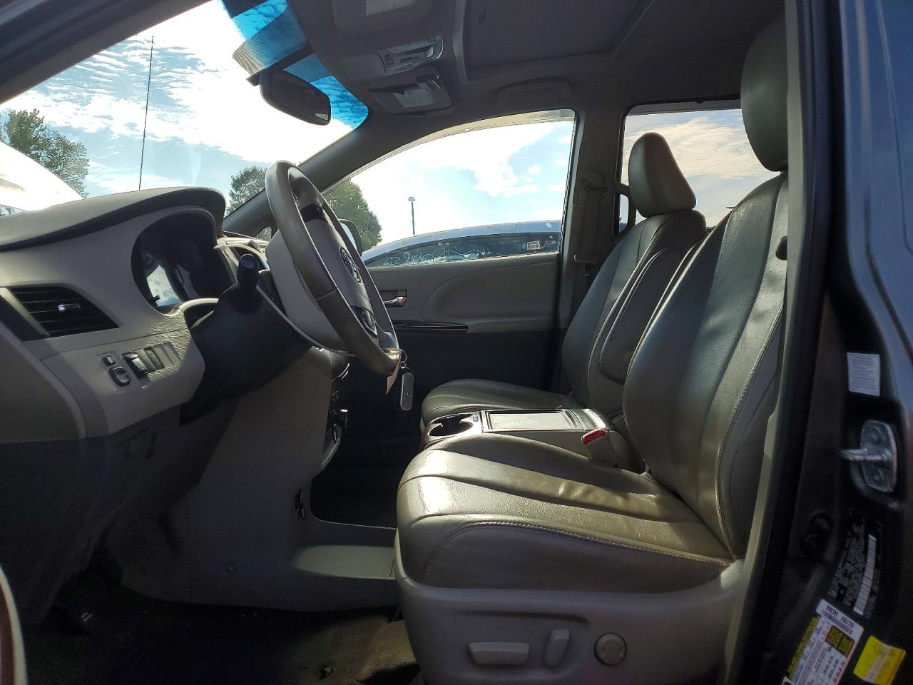 2013 Toyota Sienna Xle 8-passenger Gray vin: 5TDYK3DC9DS386259