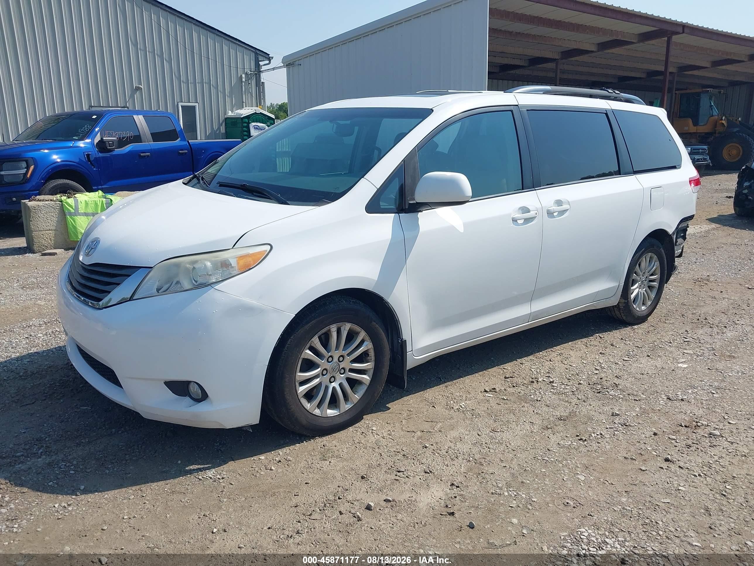 2013 Toyota Sienna Xle V6 8 Passenger White vin: 5TDYK3DC9DS389050