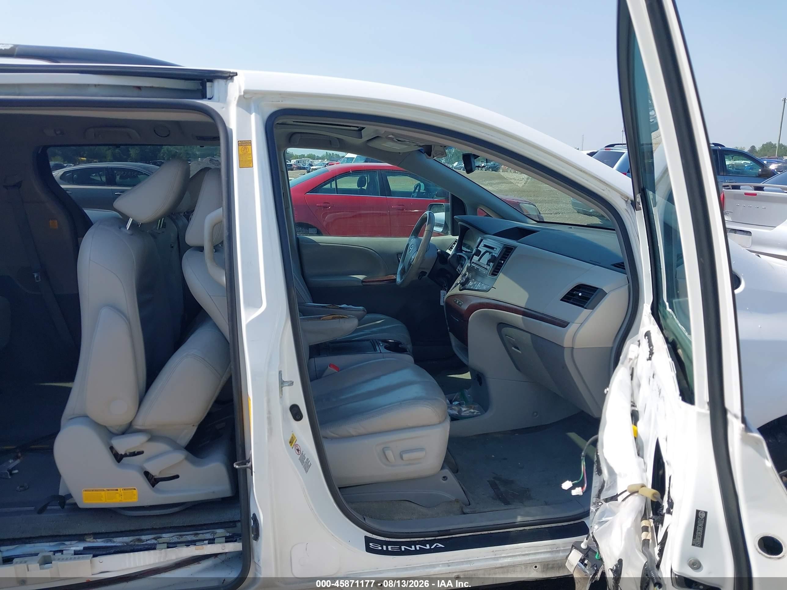 2013 Toyota Sienna Xle V6 8 Passenger White vin: 5TDYK3DC9DS389050