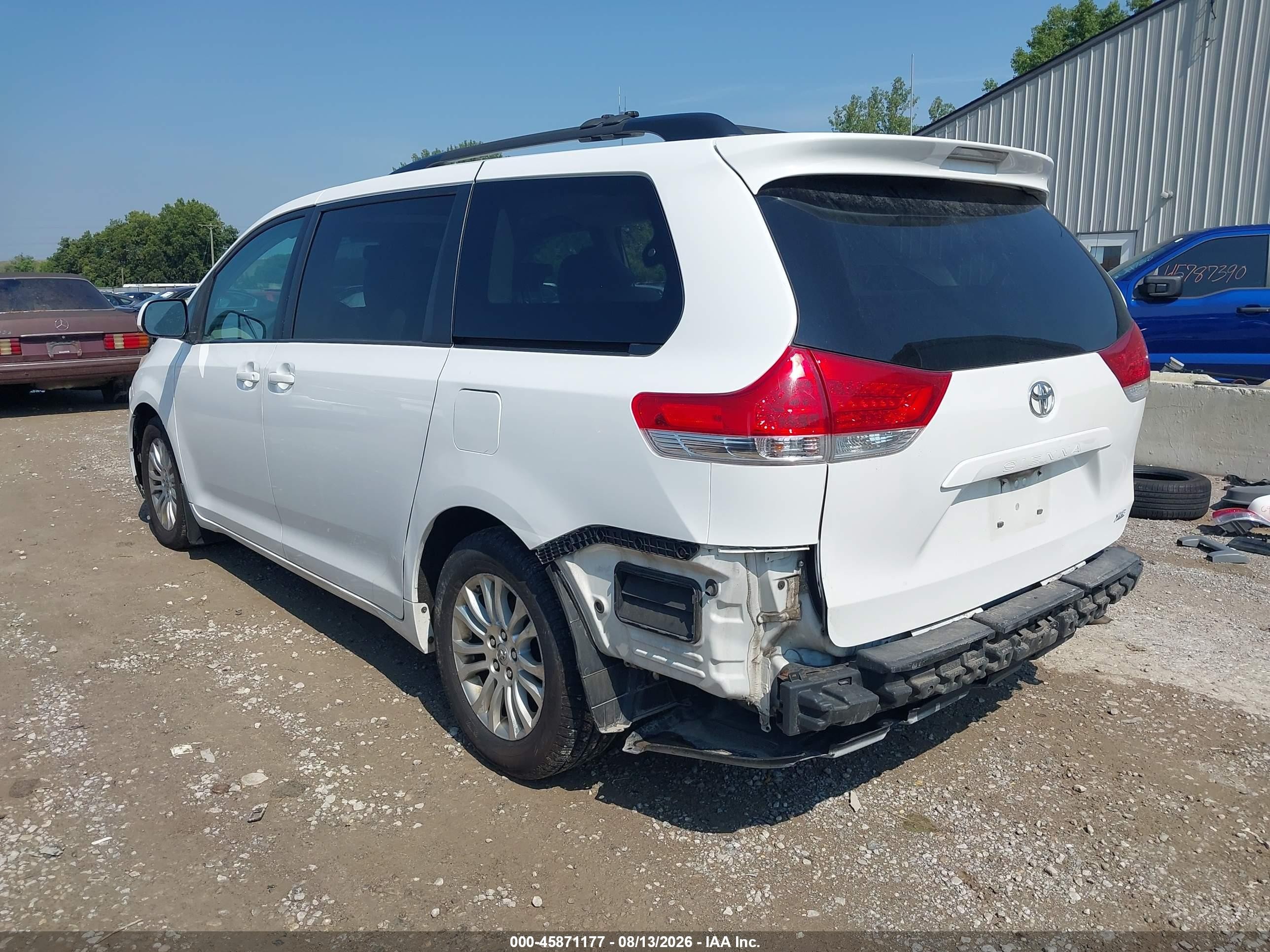 2013 Toyota Sienna Xle V6 8 Passenger White vin: 5TDYK3DC9DS389050