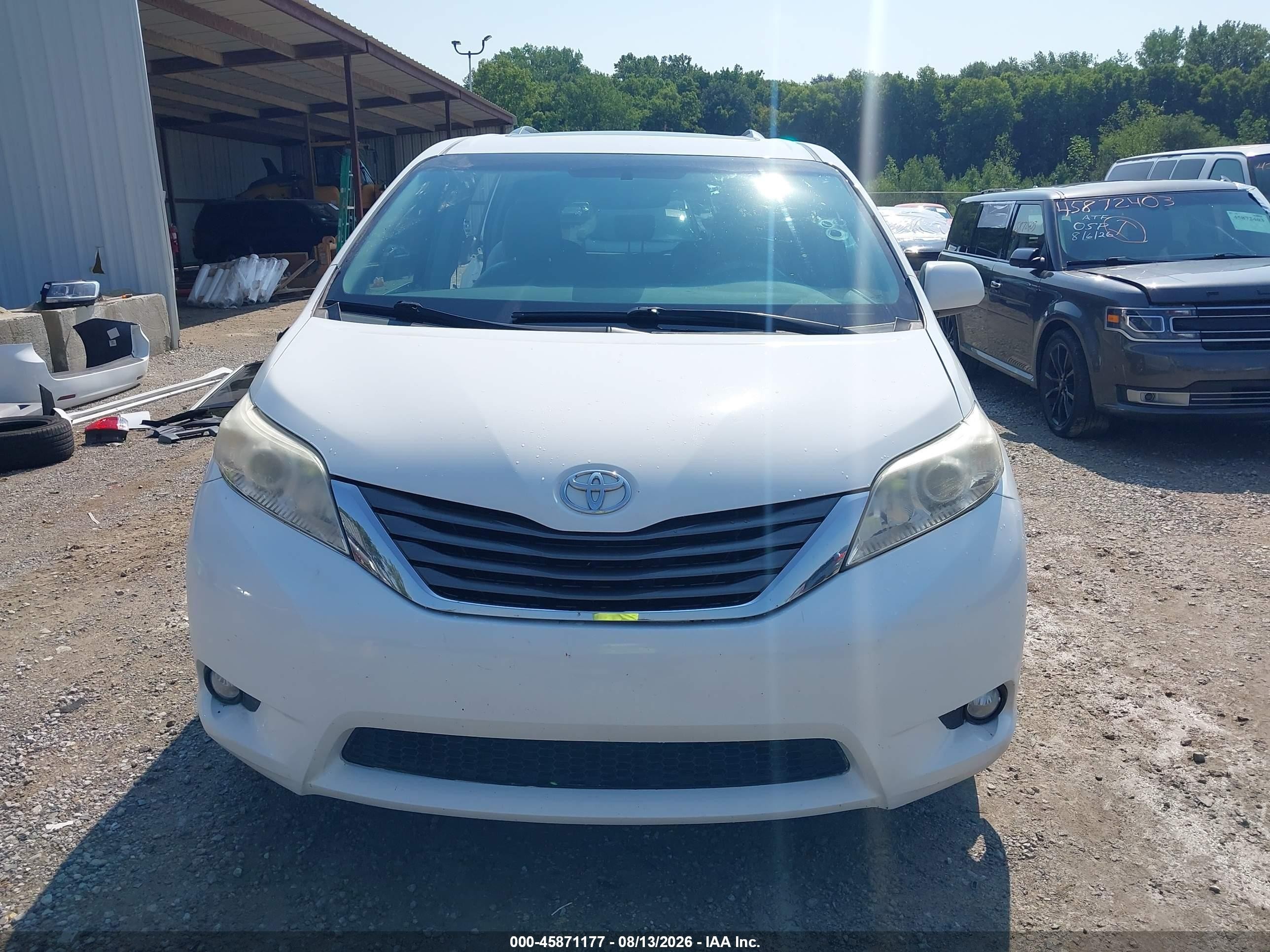 2013 Toyota Sienna Xle V6 8 Passenger White vin: 5TDYK3DC9DS389050