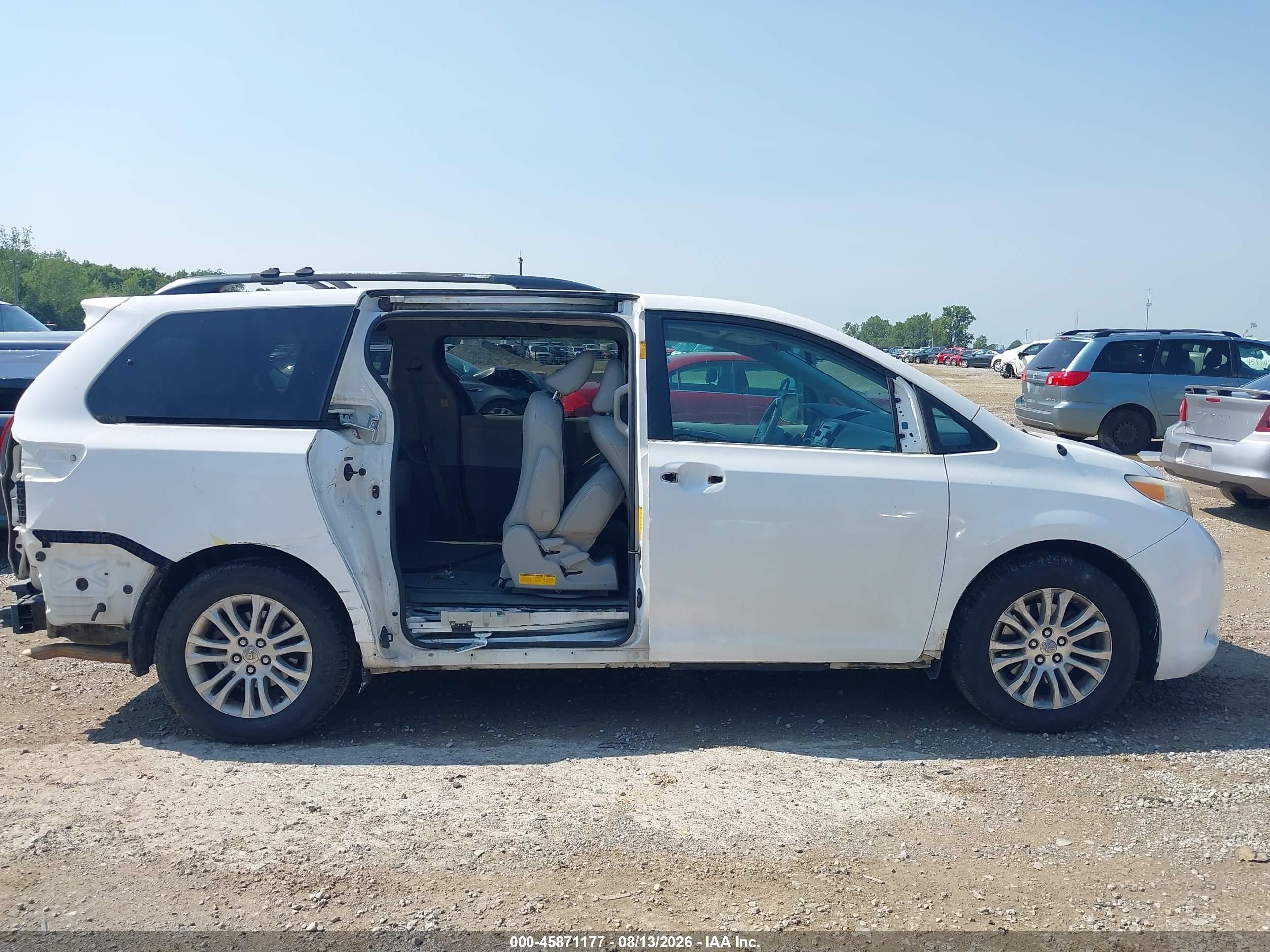 2013 Toyota Sienna Xle V6 8 Passenger White vin: 5TDYK3DC9DS389050