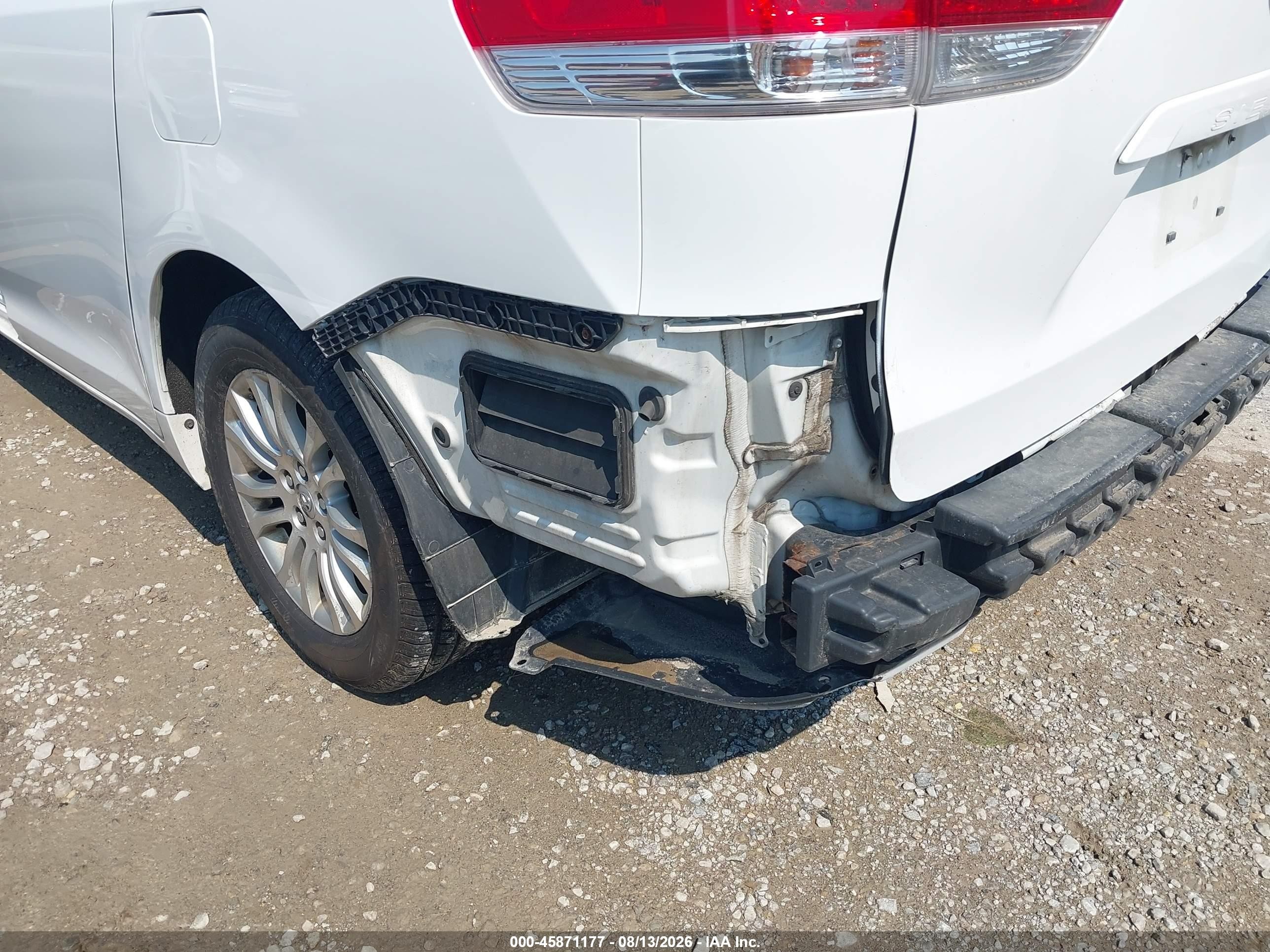 2013 Toyota Sienna Xle V6 8 Passenger White vin: 5TDYK3DC9DS389050