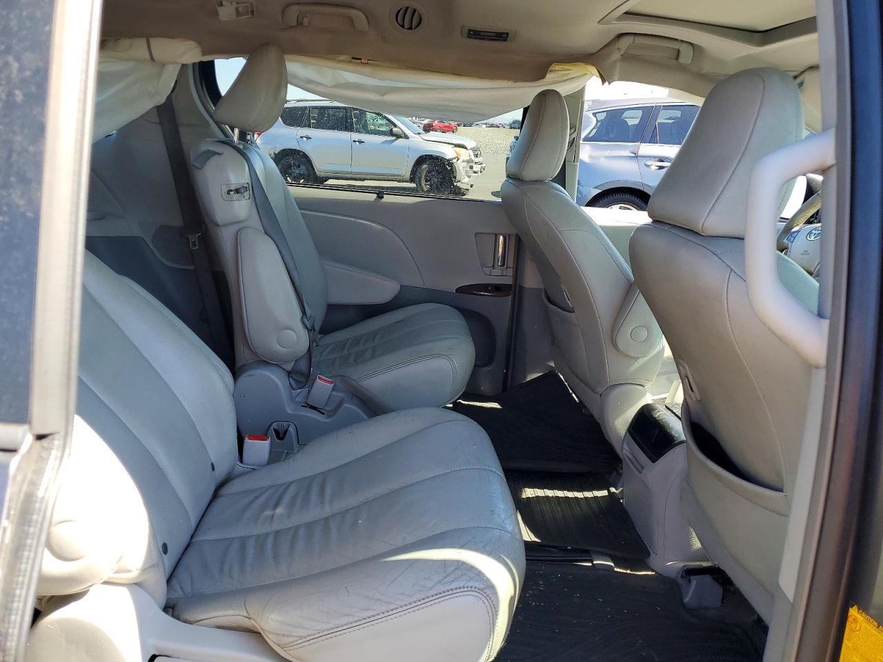 2013 Toyota Sienna Xle 8-passenger Серый vin: 5TDYK3DC9DS395303