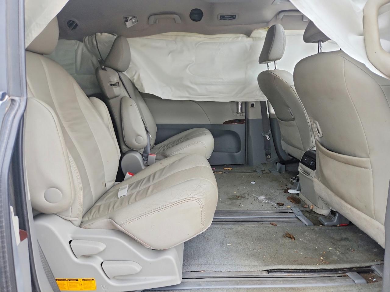 2013 Toyota Sienna Xle 8-passenger Silver vin: 5TDYK3DC9DS405263