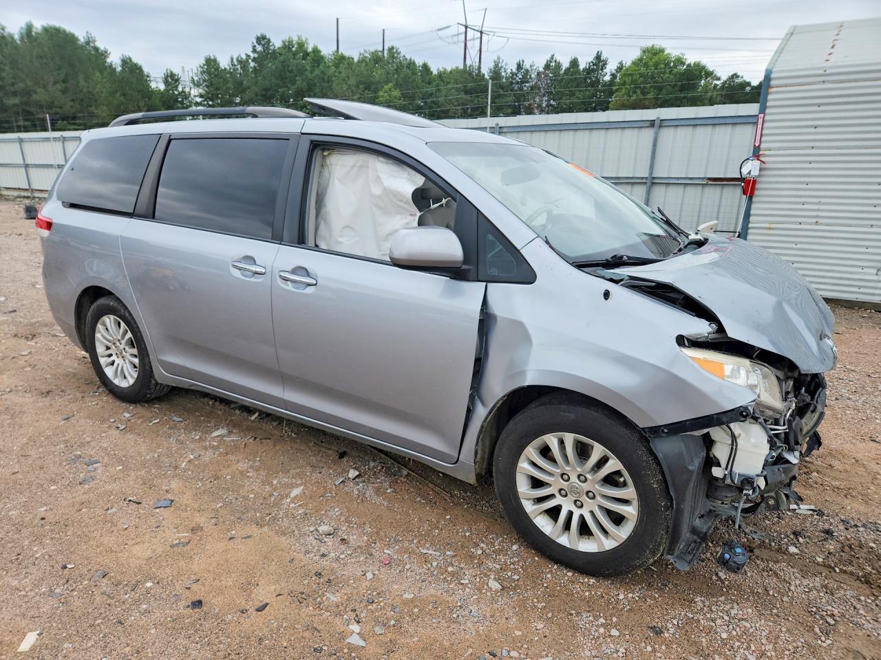 2013 Toyota Sienna Xle 8-passenger Silver vin: 5TDYK3DC9DS405263
