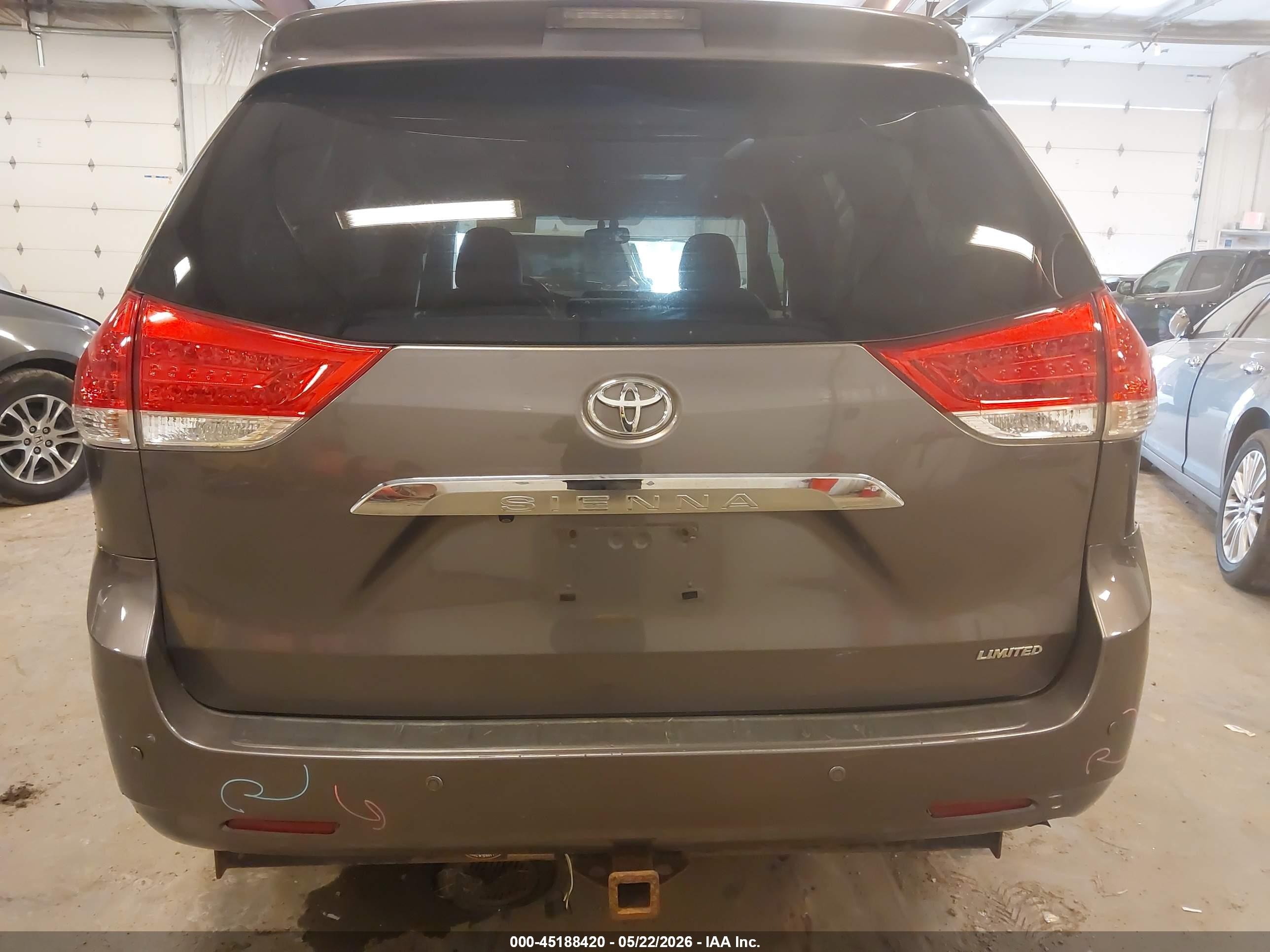 2014 Toyota Sienna Limited V6 7 Passenger Gray vin: 5TDYK3DC9ES420962