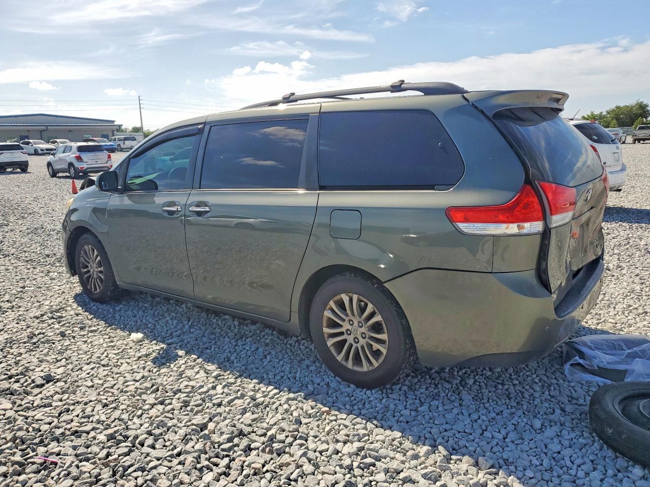 2014 Toyota Sienna Xle 8-passenger Зеленый vin: 5TDYK3DC9ES430438