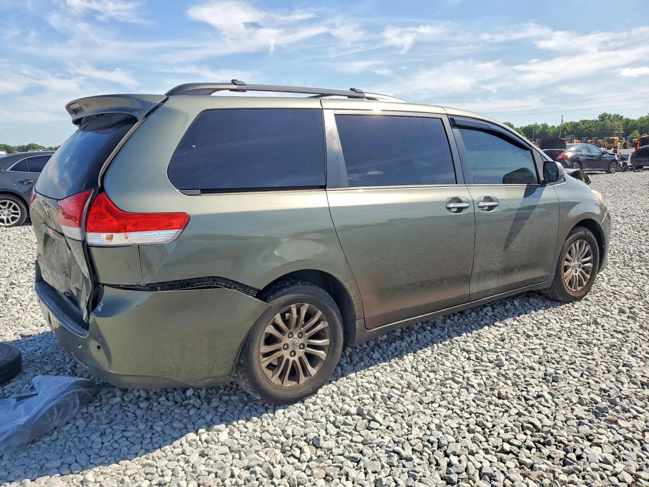 2014 Toyota Sienna Xle 8-passenger Зеленый vin: 5TDYK3DC9ES430438