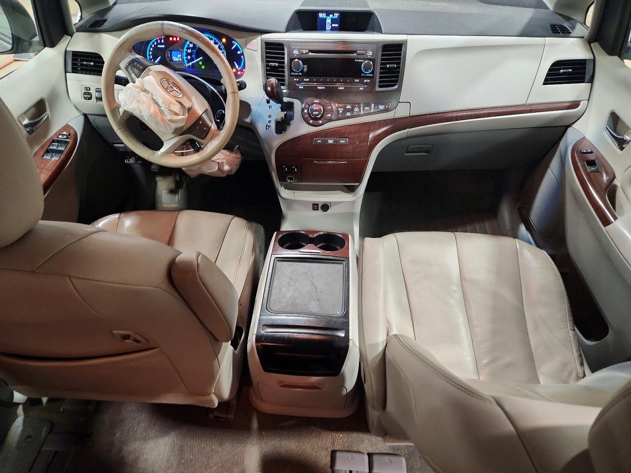 2014 Toyota Sienna Xle 8-passenger Silver vin: 5TDYK3DC9ES464217