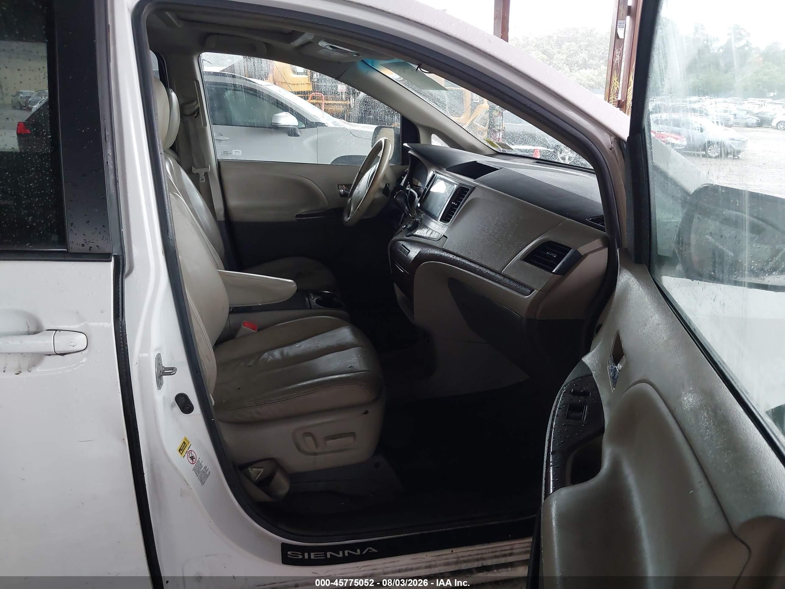 2014 Toyota Sienna Xle V6 8 Passenger White vin: 5TDYK3DC9ES474794