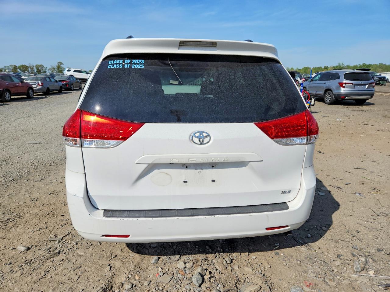 2014 Toyota Sienna Xle 8-passenger White vin: 5TDYK3DC9ES490056