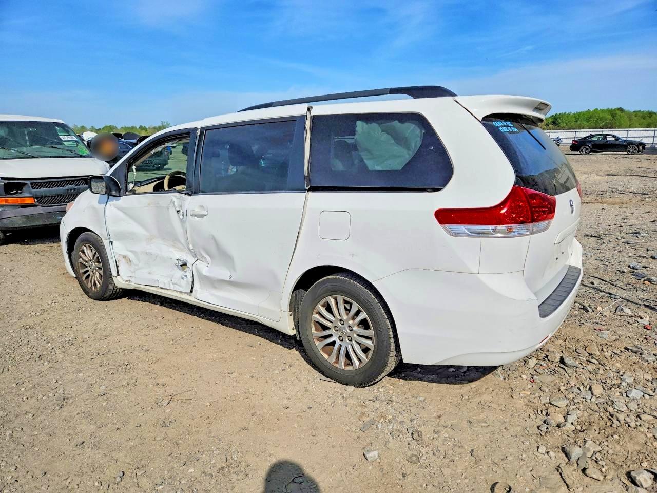2014 Toyota Sienna Xle 8-passenger White vin: 5TDYK3DC9ES490056