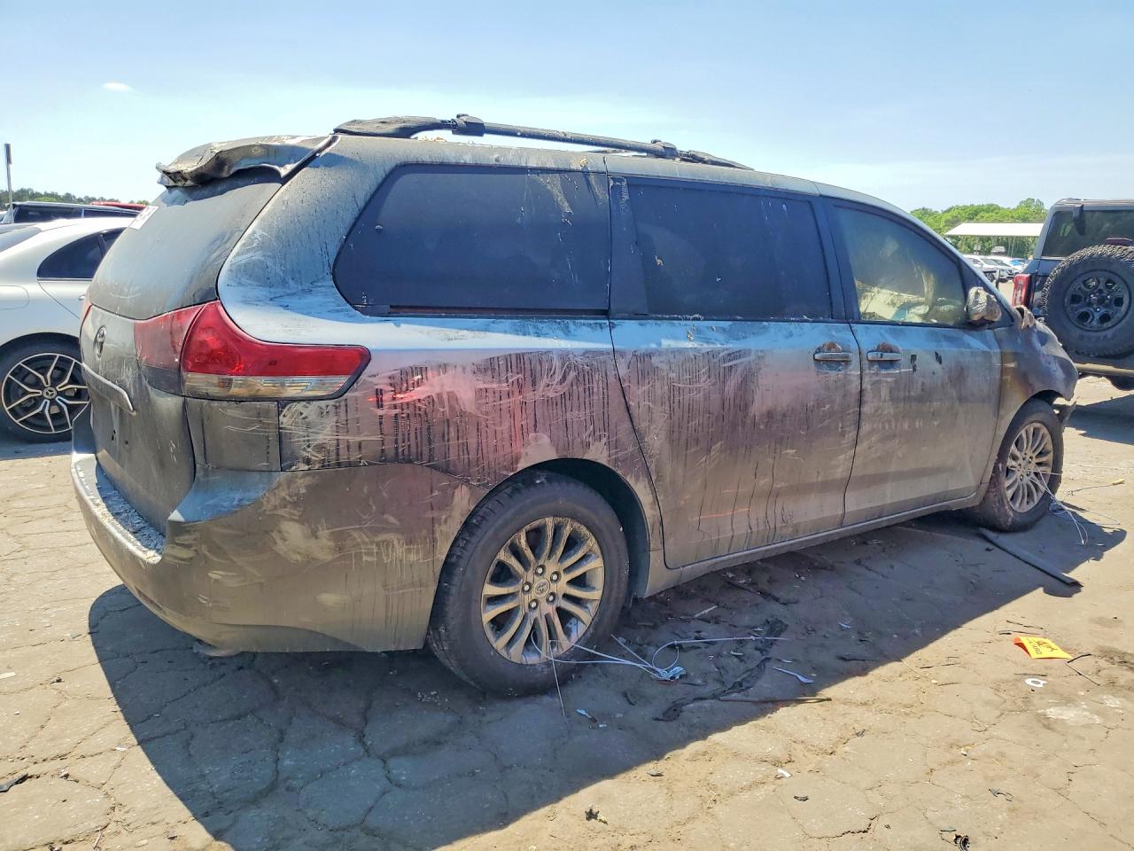 2014 Toyota Sienna Gray vin: 5TDYK3DC9ES498089