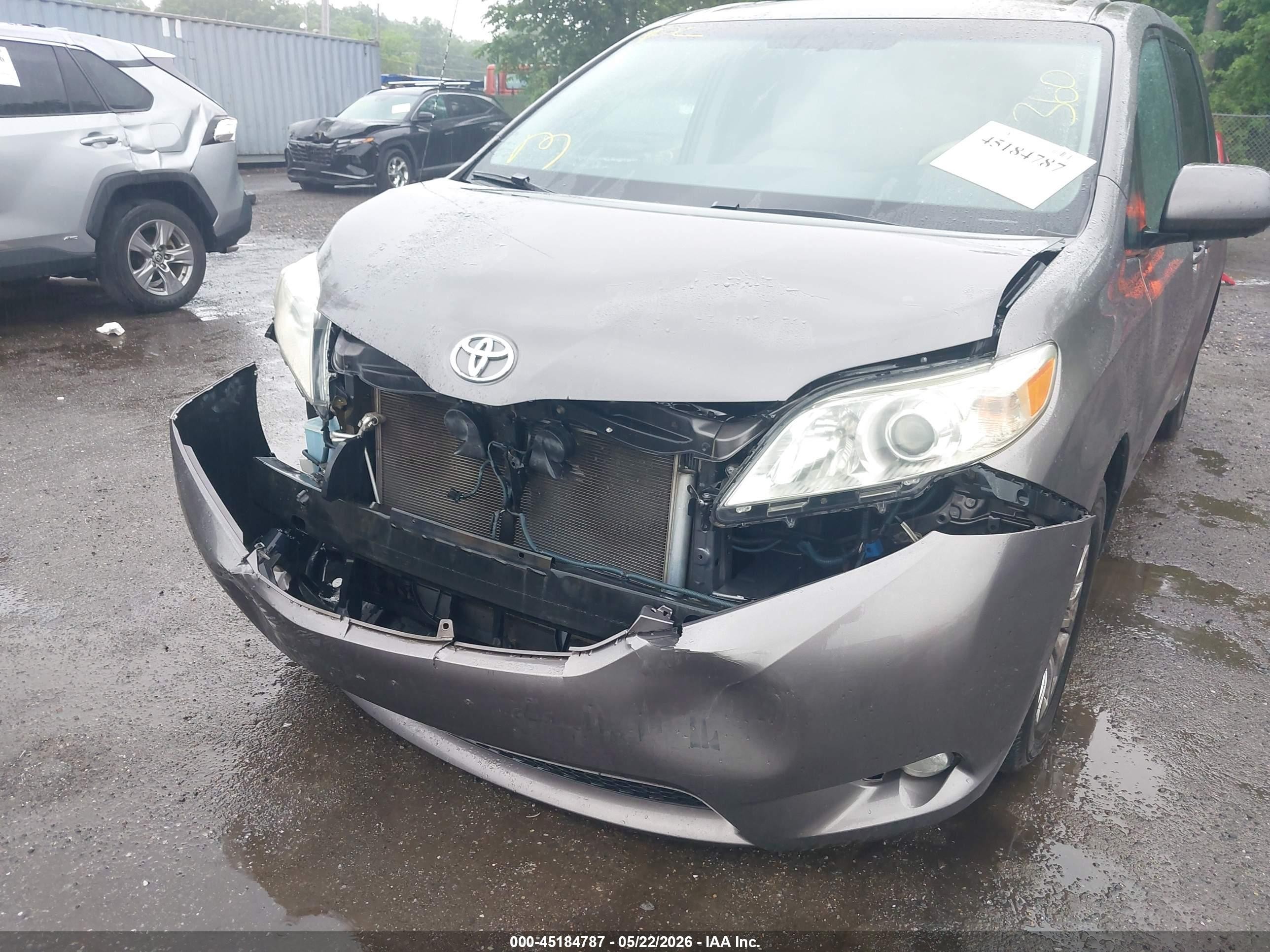 2014 Toyota Sienna Xle V6 8 Passenger Gray vin: 5TDYK3DC9ES511326