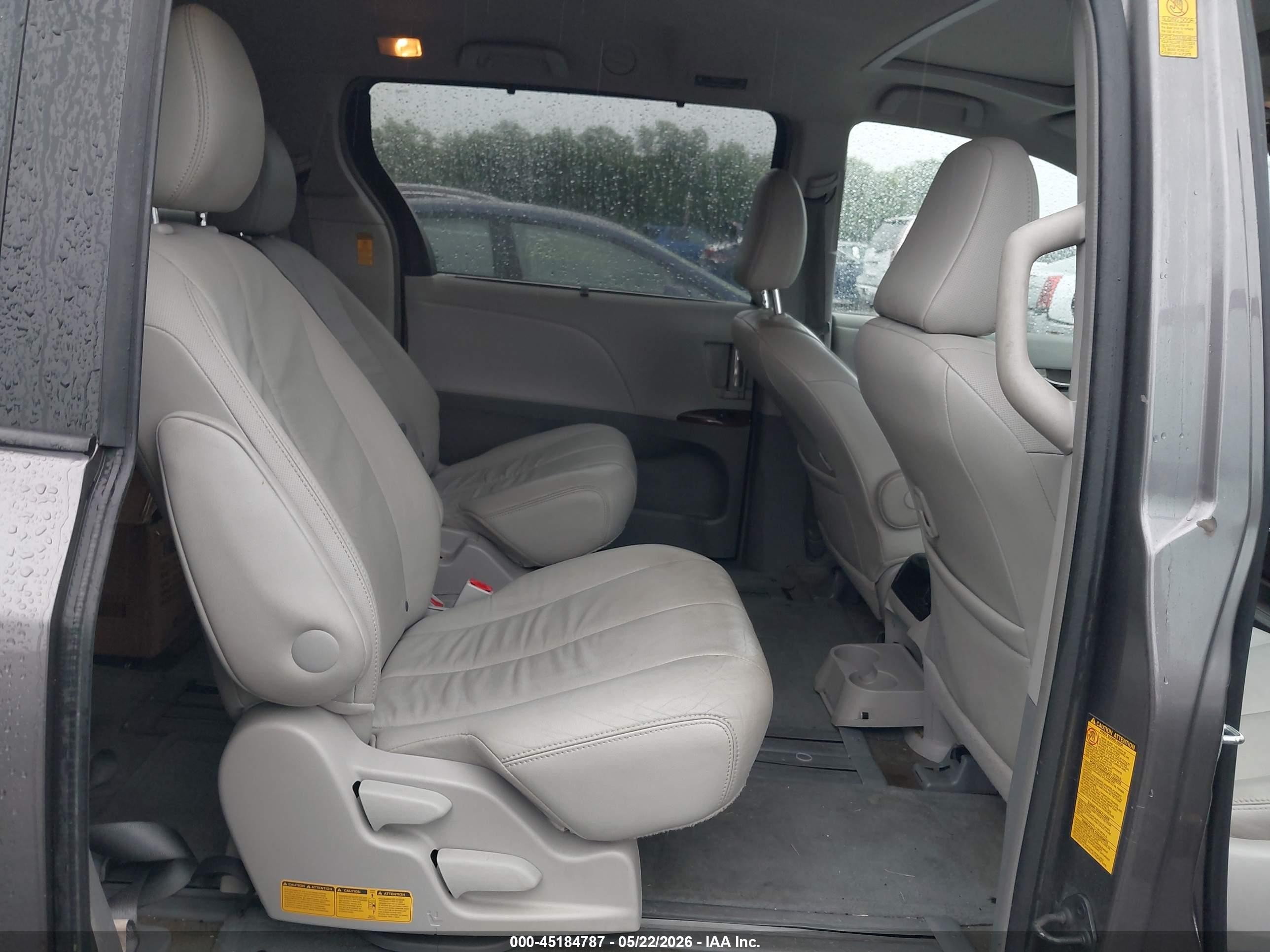 2014 Toyota Sienna Xle V6 8 Passenger Gray vin: 5TDYK3DC9ES511326