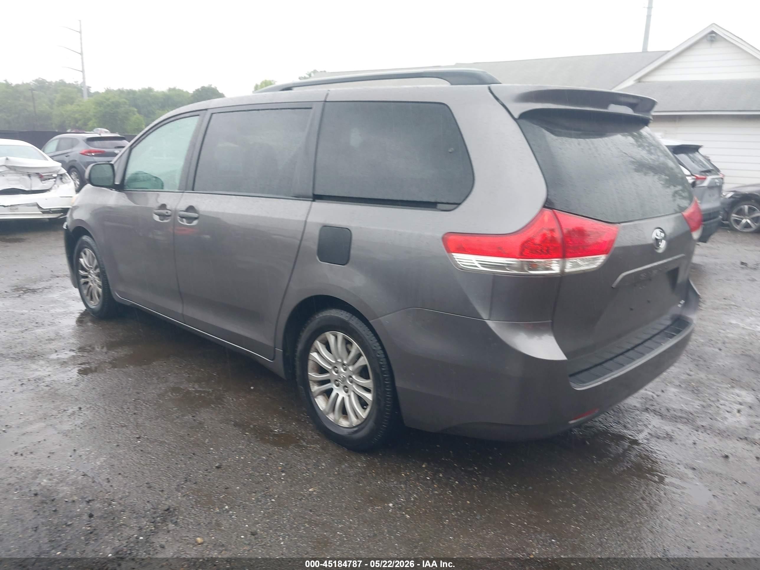 2014 Toyota Sienna Xle V6 8 Passenger Gray vin: 5TDYK3DC9ES511326