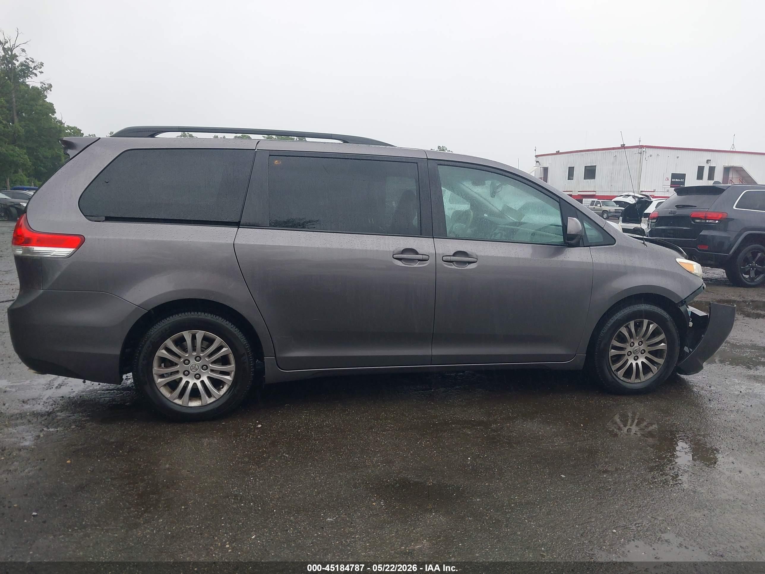 2014 Toyota Sienna Xle V6 8 Passenger Gray vin: 5TDYK3DC9ES511326