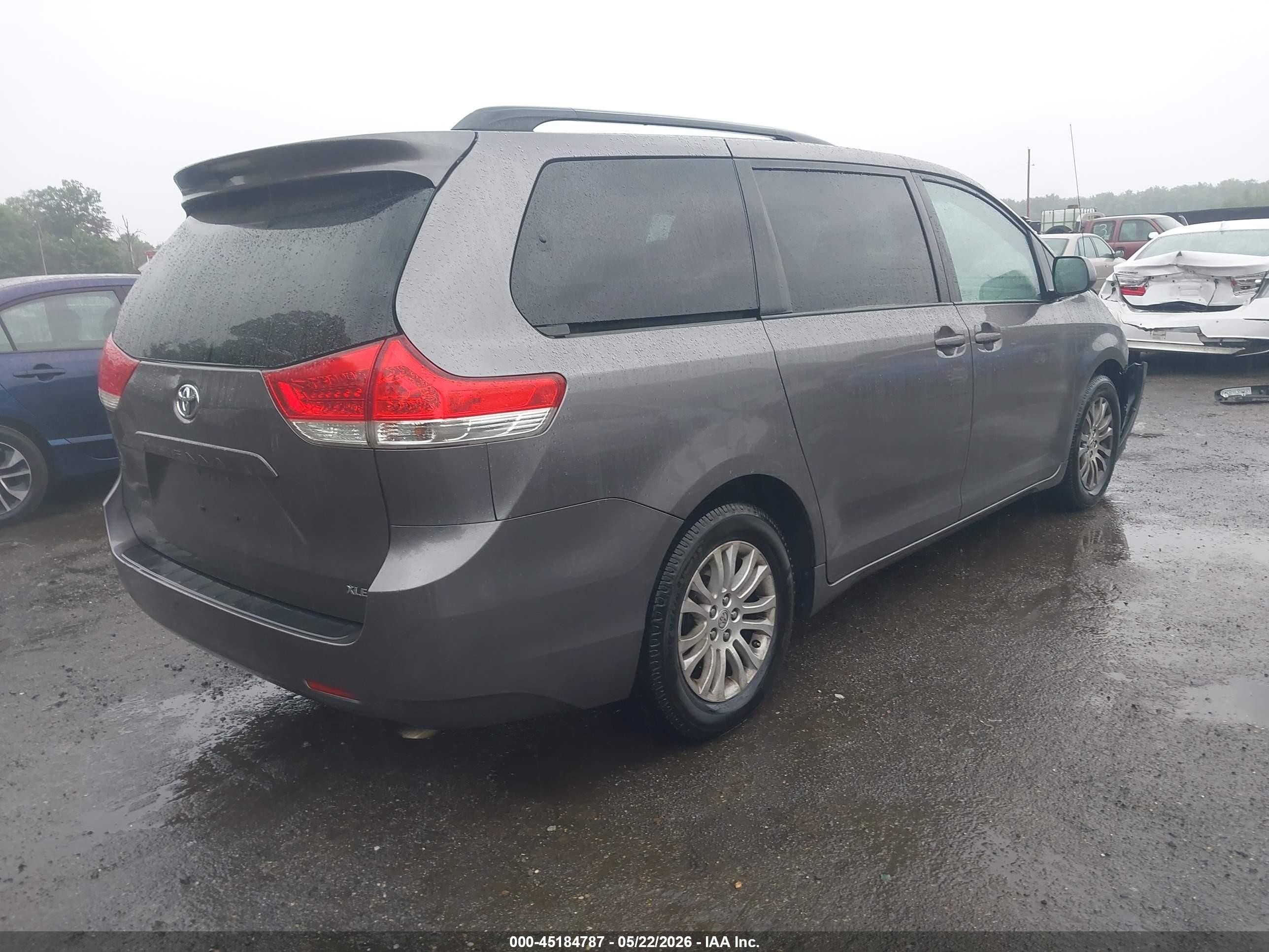 2014 Toyota Sienna Xle V6 8 Passenger Gray vin: 5TDYK3DC9ES511326