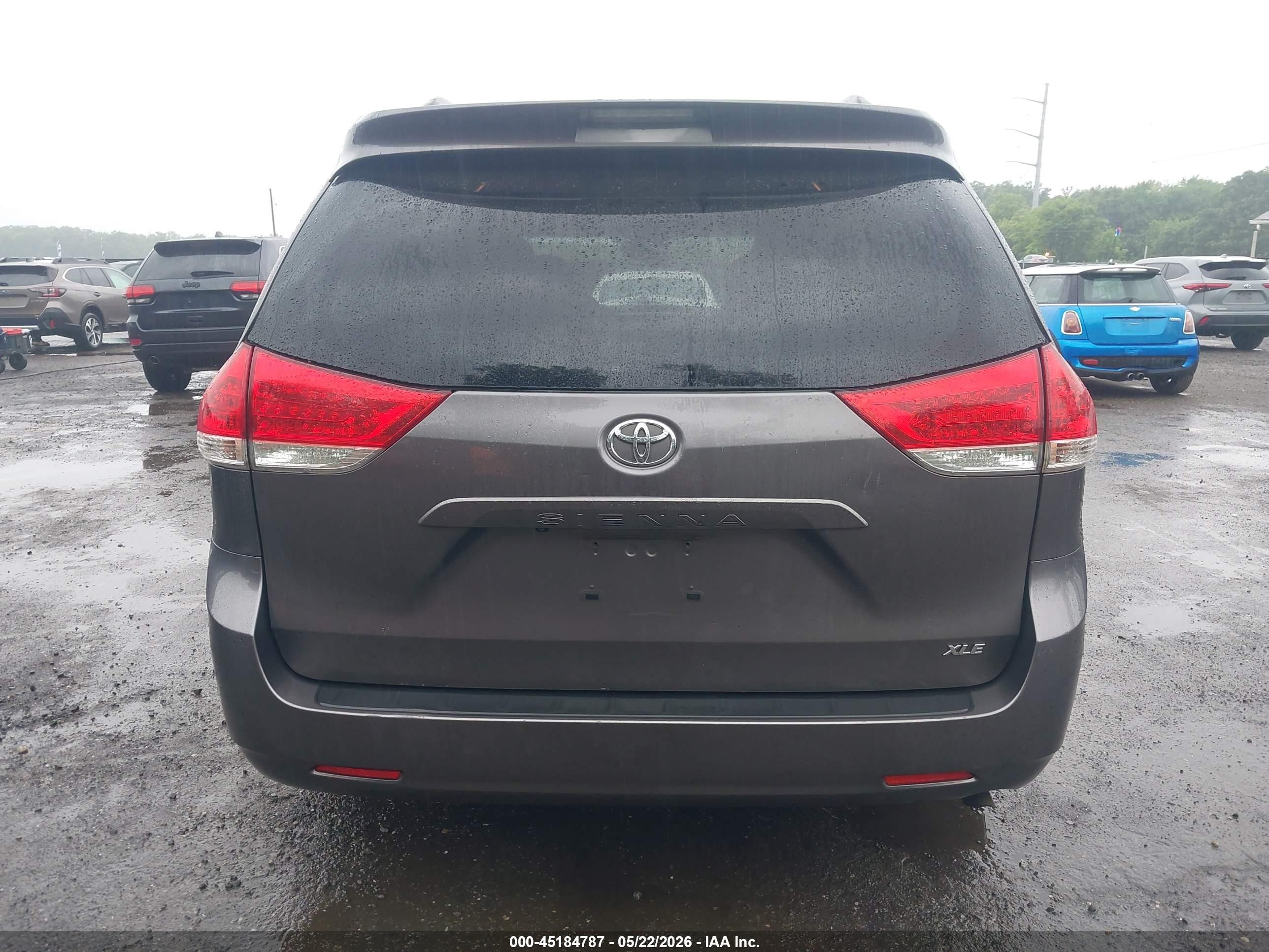 2014 Toyota Sienna Xle V6 8 Passenger Gray vin: 5TDYK3DC9ES511326