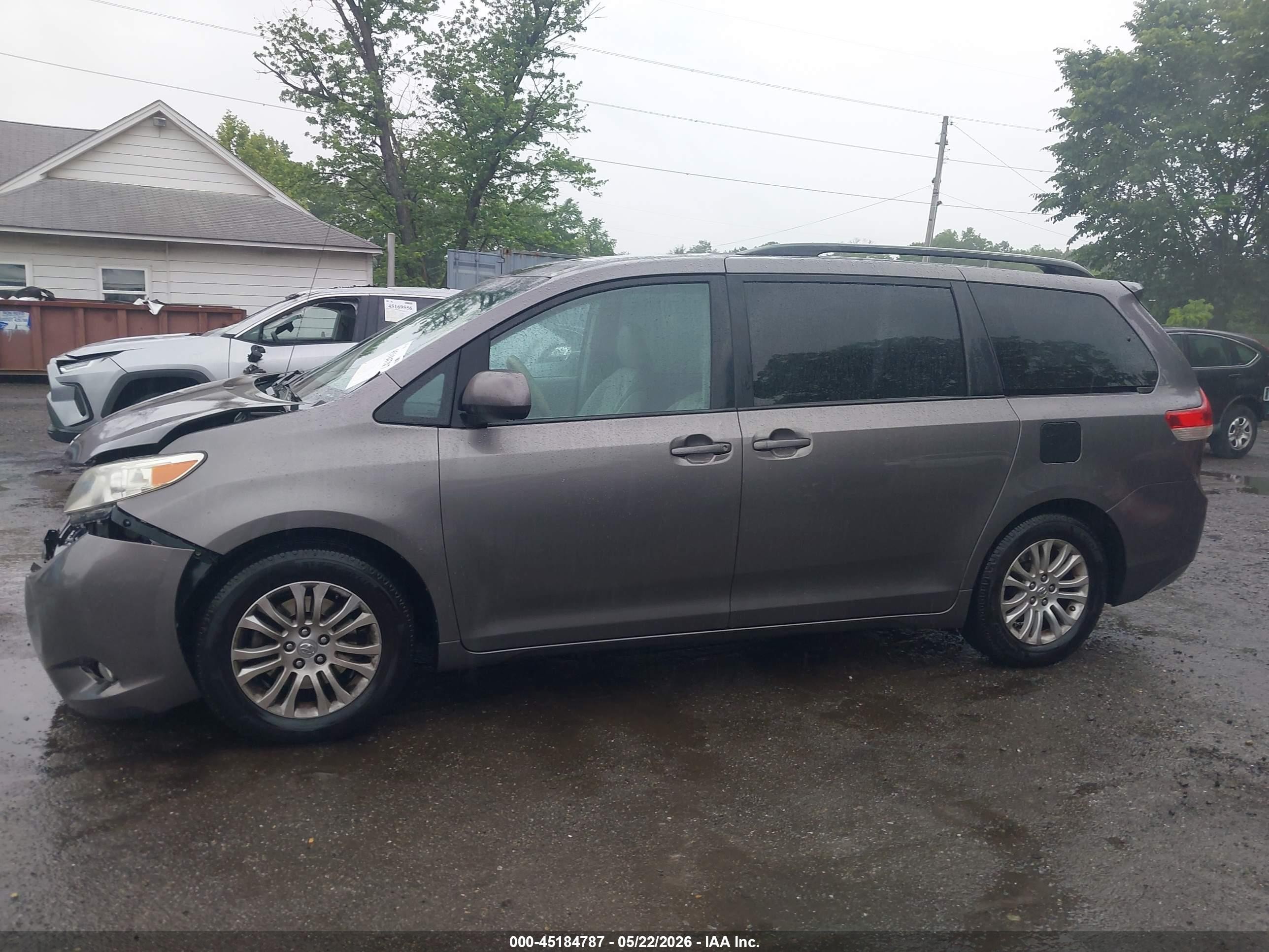 2014 Toyota Sienna Xle V6 8 Passenger Gray vin: 5TDYK3DC9ES511326