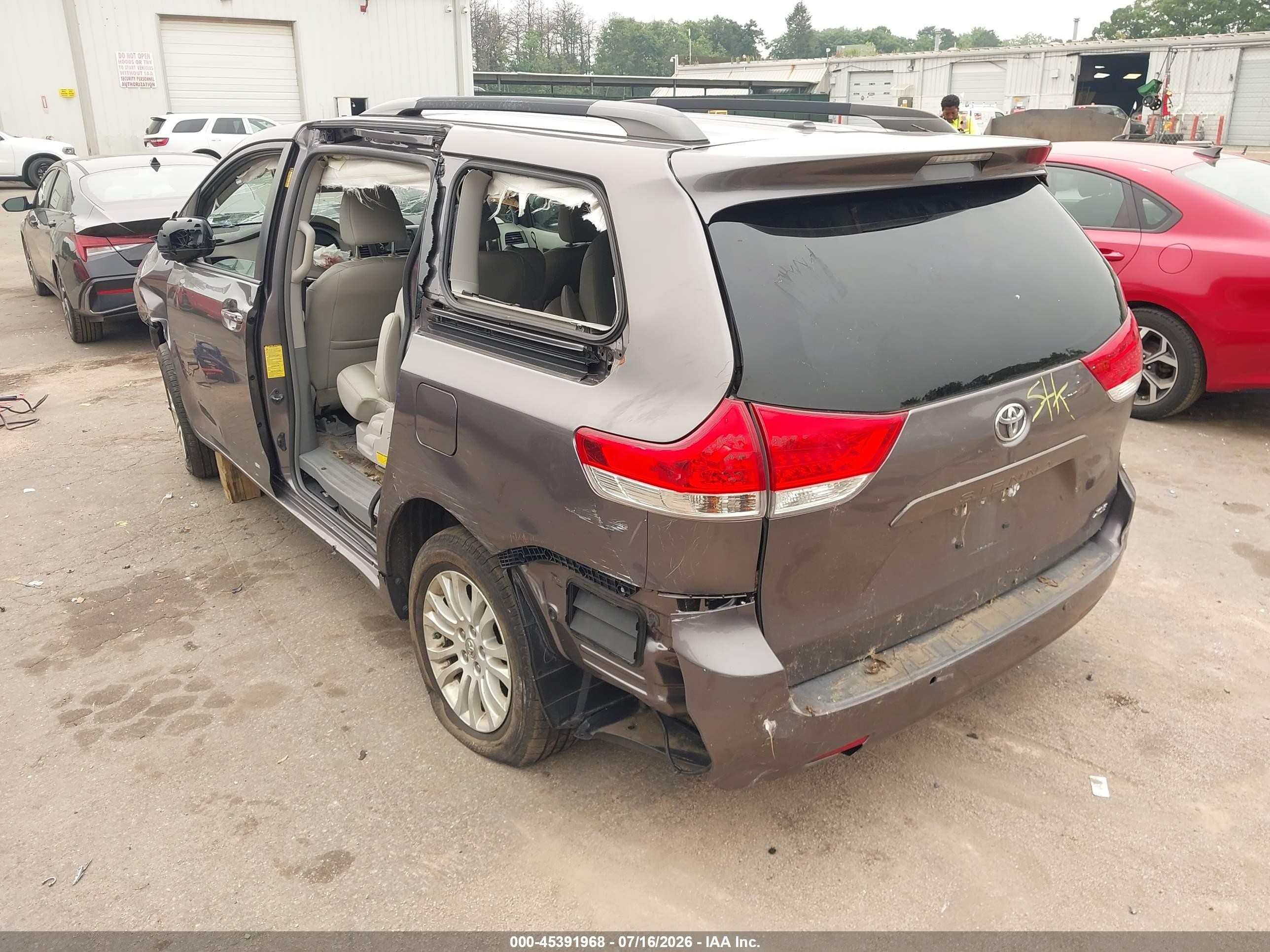 2014 Toyota Sienna Xle V6 8 Passenger Серый vin: 5TDYK3DC9ES523993