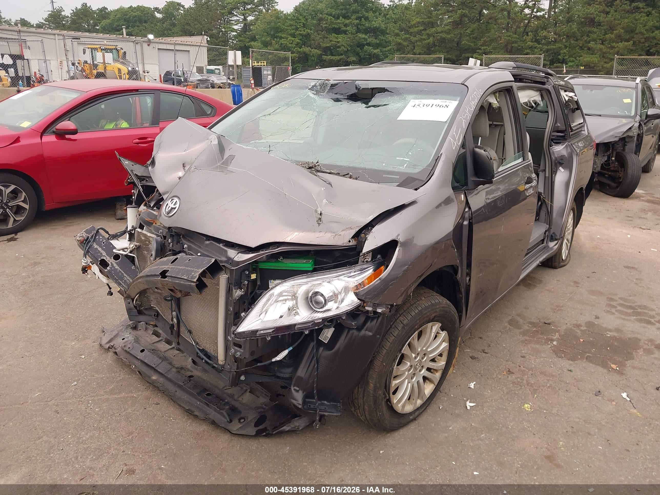 2014 Toyota Sienna Xle V6 8 Passenger Серый vin: 5TDYK3DC9ES523993