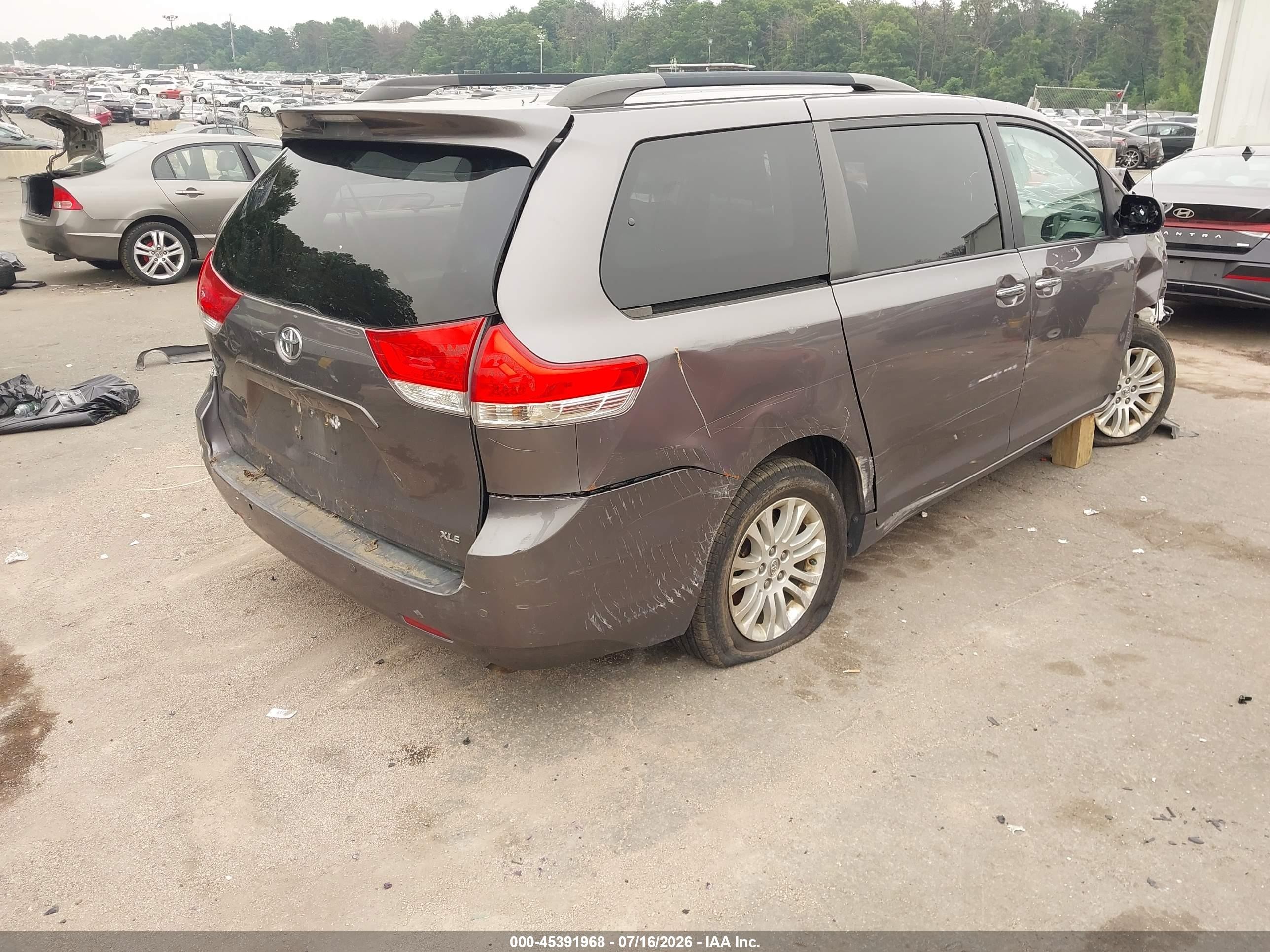2014 Toyota Sienna Xle V6 8 Passenger Серый vin: 5TDYK3DC9ES523993