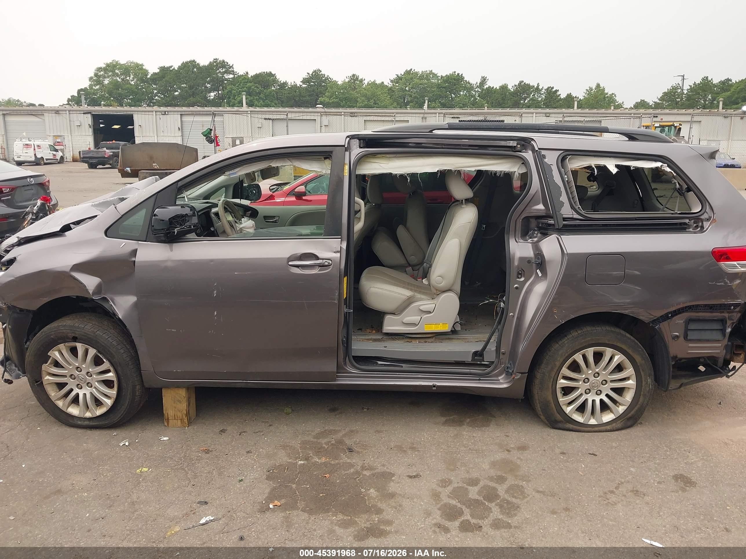 2014 Toyota Sienna Xle V6 8 Passenger Серый vin: 5TDYK3DC9ES523993
