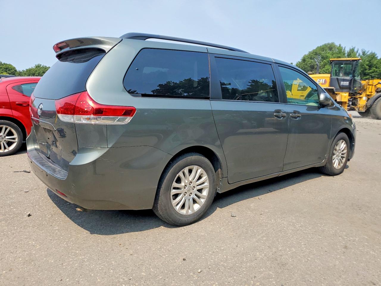 2014 Toyota Sienna Xle 8-passenger Gray vin: 5TDYK3DC9ES524254