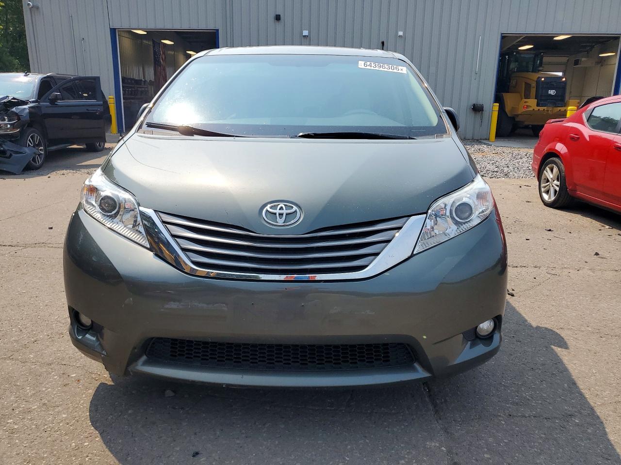 2014 Toyota Sienna Xle 8-passenger Gray vin: 5TDYK3DC9ES524254