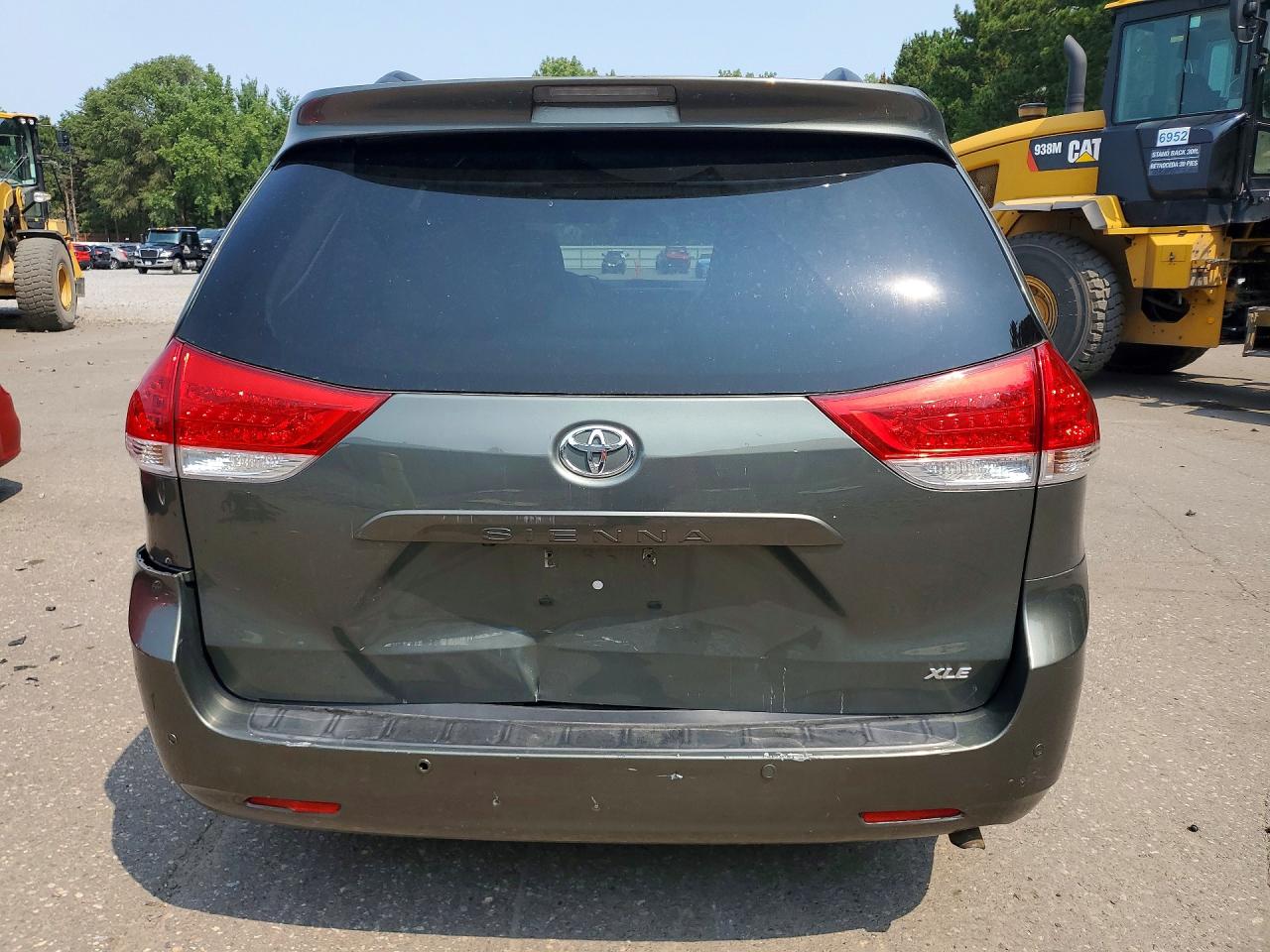 2014 Toyota Sienna Xle 8-passenger Gray vin: 5TDYK3DC9ES524254
