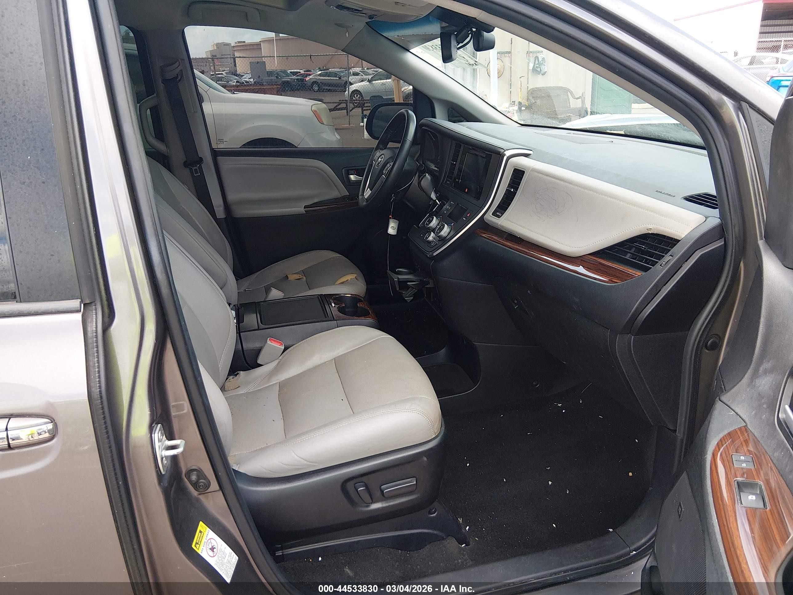 2015 Toyota Sienna Xle 7 Passenger/xle 8 Passenger/xle Premium 8 Passenger Серый vin: 5TDYK3DC9FS535675