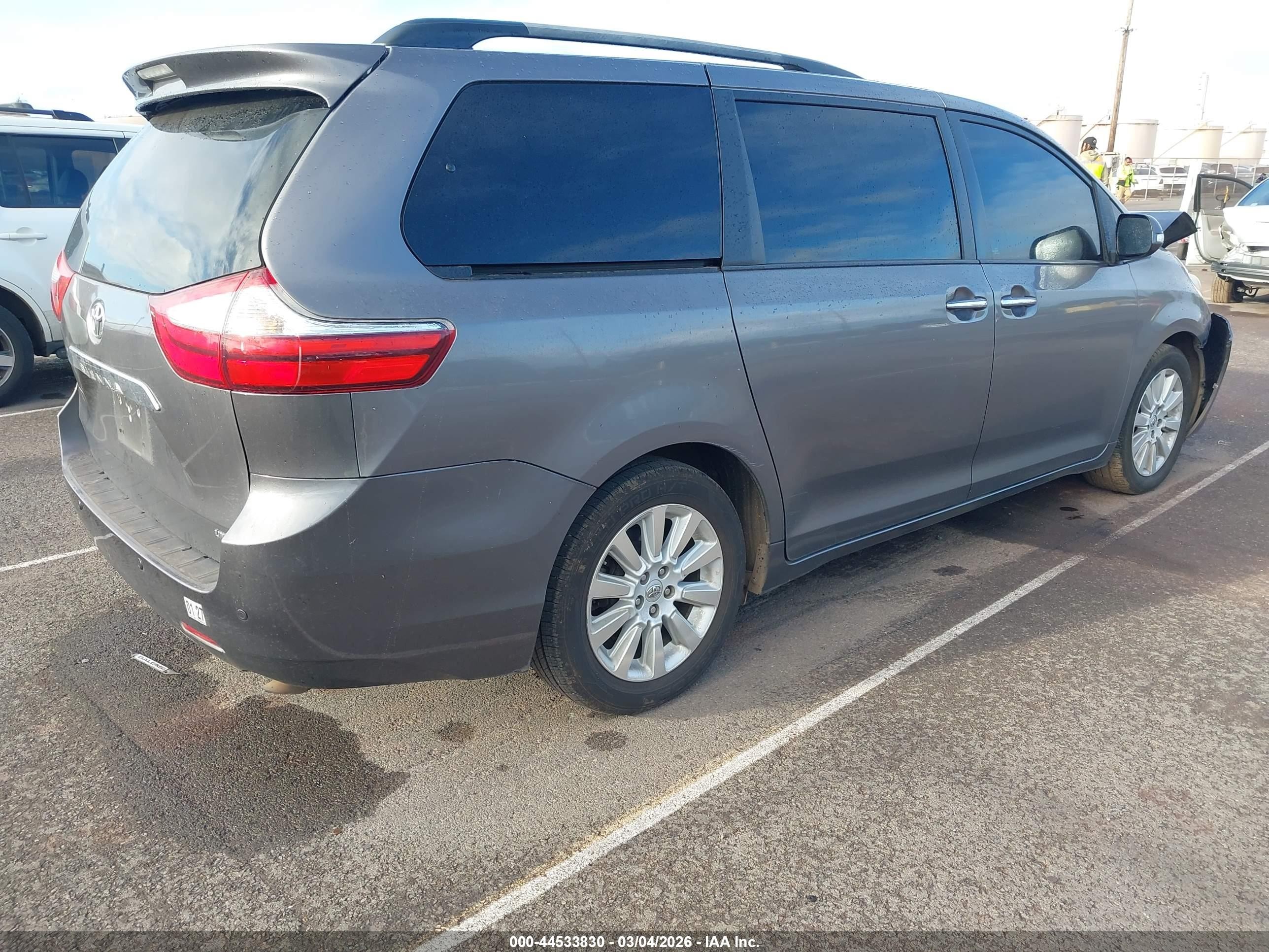 2015 Toyota Sienna Xle 7 Passenger/xle 8 Passenger/xle Premium 8 Passenger Серый vin: 5TDYK3DC9FS535675