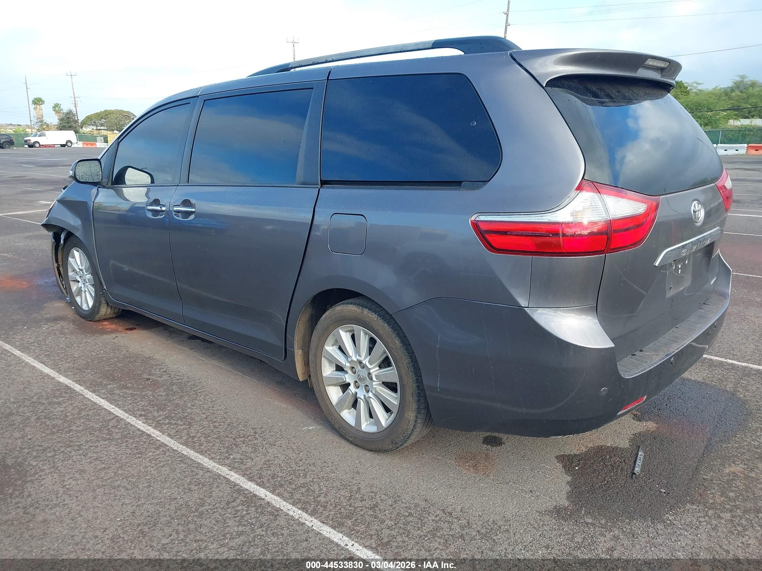 2015 Toyota Sienna Xle 7 Passenger/xle 8 Passenger/xle Premium 8 Passenger Серый vin: 5TDYK3DC9FS535675