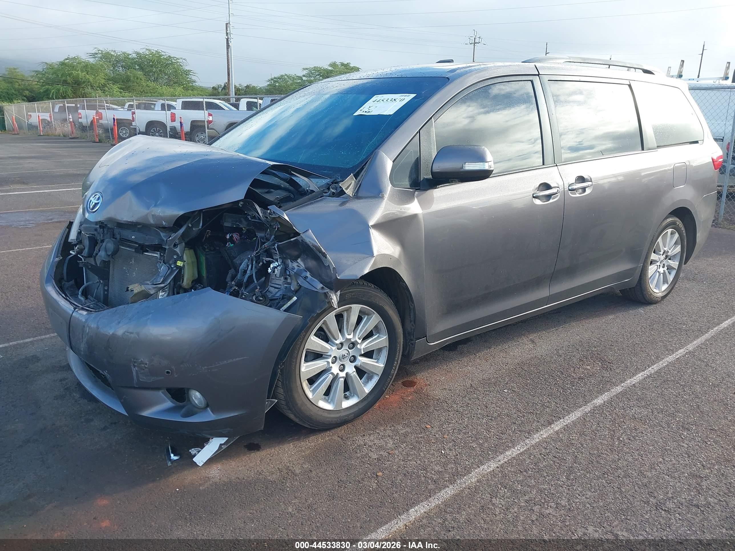 2015 Toyota Sienna Xle 7 Passenger/xle 8 Passenger/xle Premium 8 Passenger Серый vin: 5TDYK3DC9FS535675