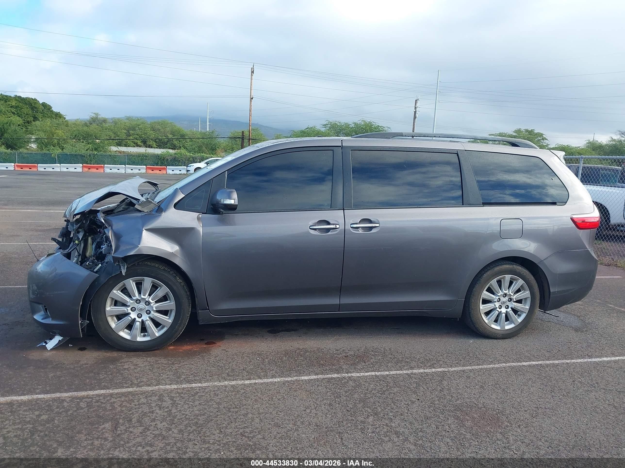 2015 Toyota Sienna Xle 7 Passenger/xle 8 Passenger/xle Premium 8 Passenger Серый vin: 5TDYK3DC9FS535675