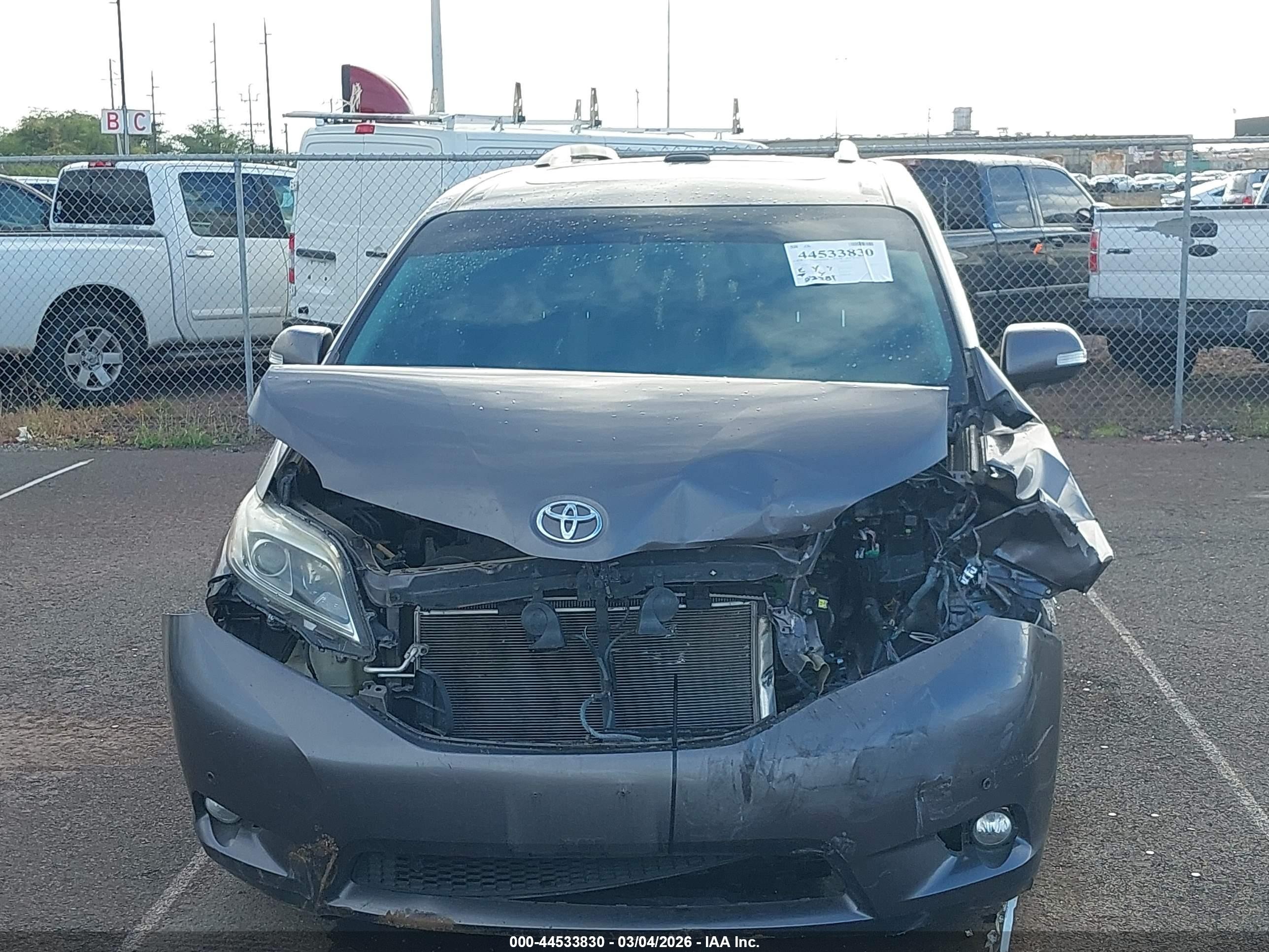 2015 Toyota Sienna Xle 7 Passenger/xle 8 Passenger/xle Premium 8 Passenger Серый vin: 5TDYK3DC9FS535675