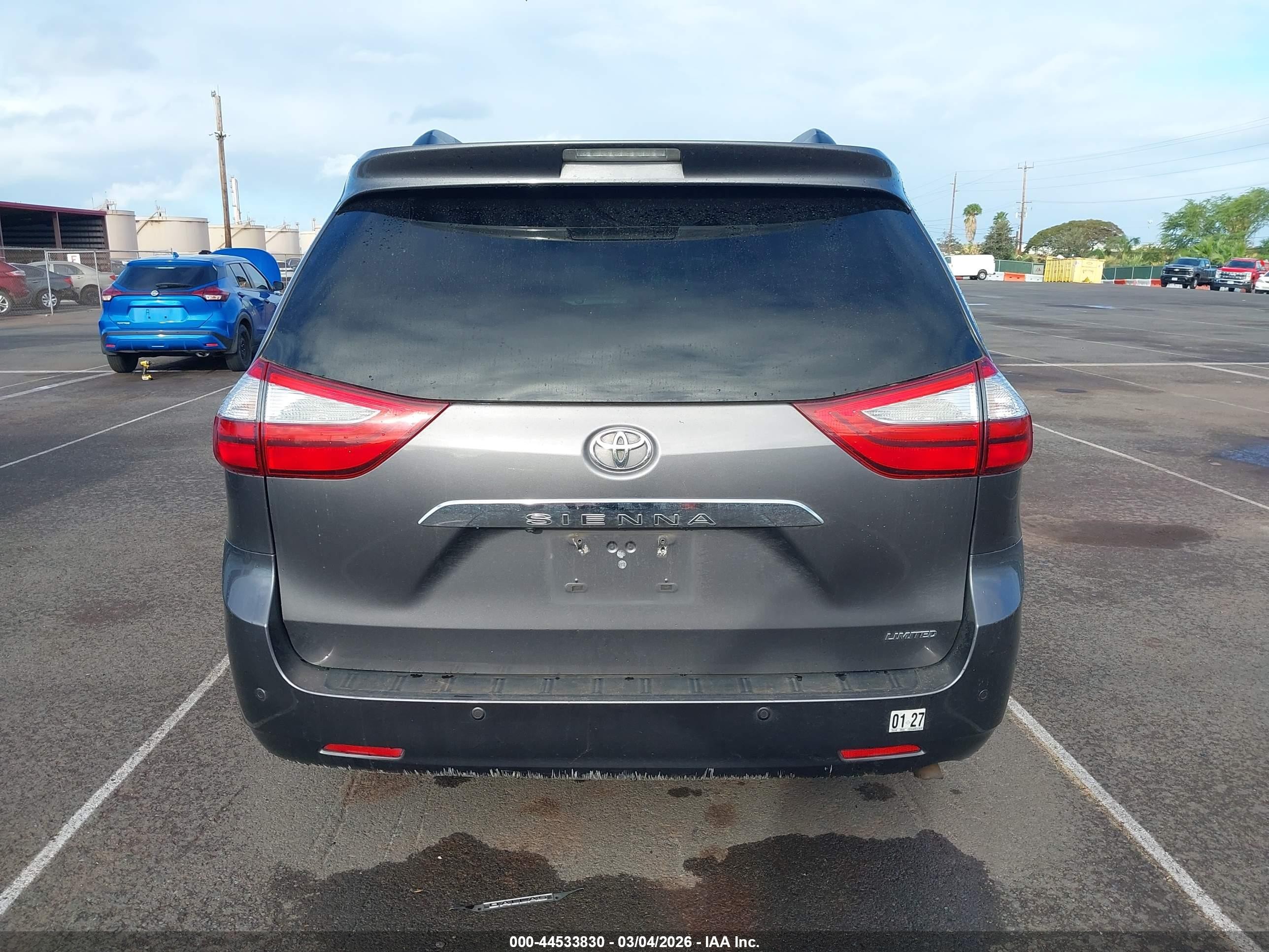 2015 Toyota Sienna Xle 7 Passenger/xle 8 Passenger/xle Premium 8 Passenger Серый vin: 5TDYK3DC9FS535675